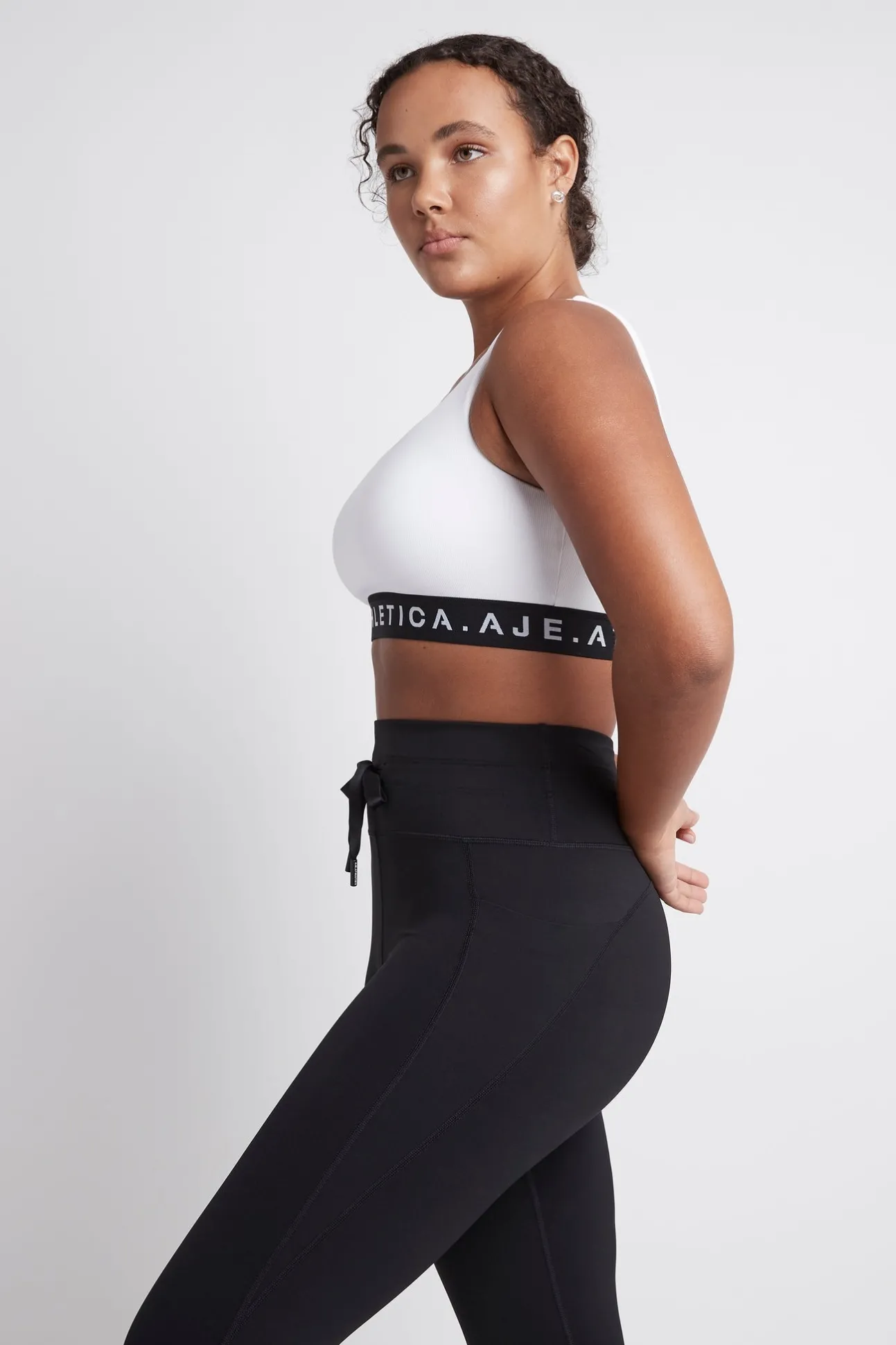 essential_logotape_sports_7.webp Essential Logotape Sports Bra 307