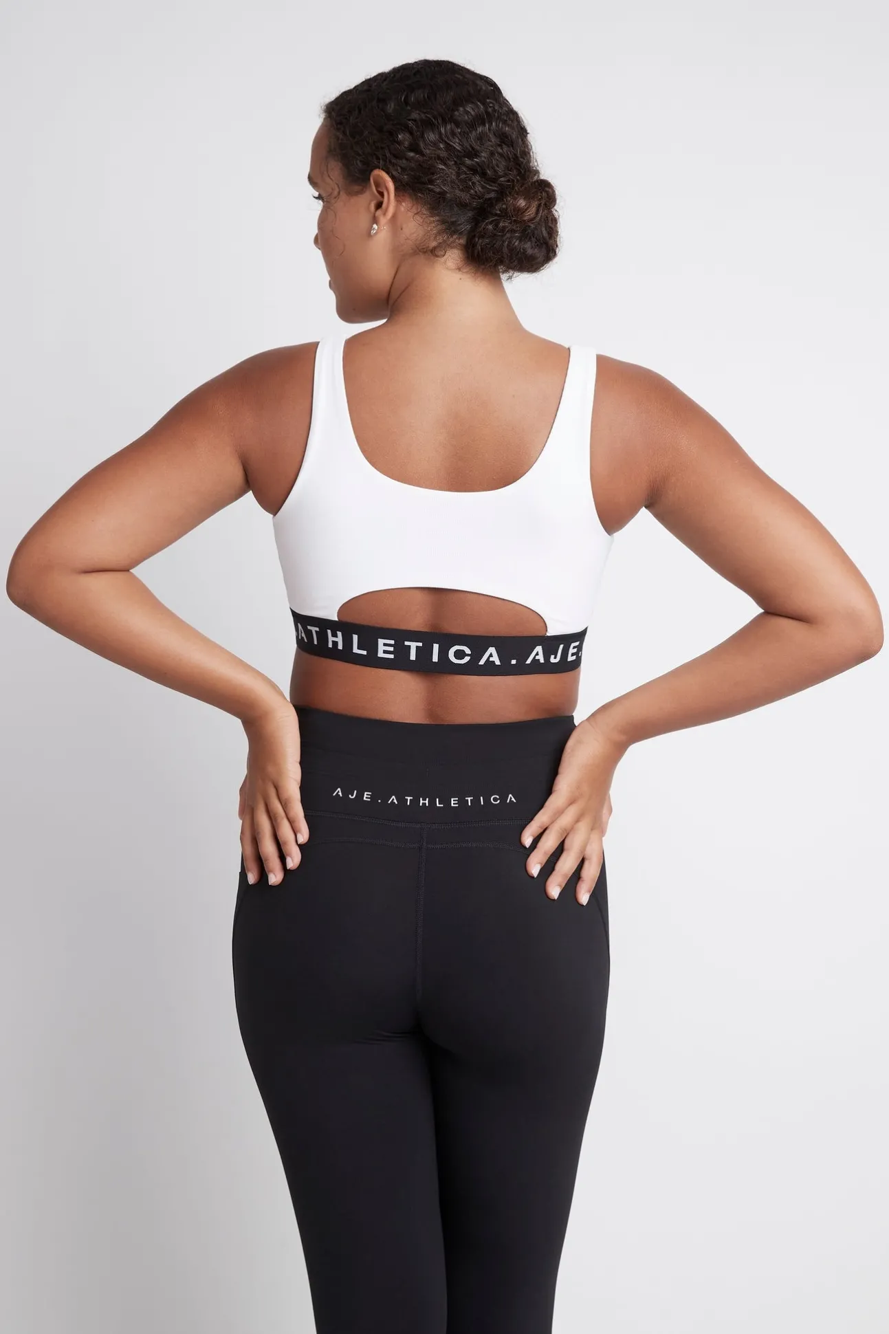 essential_logotape_sports_8.webp Essential Logotape Sports Bra 307