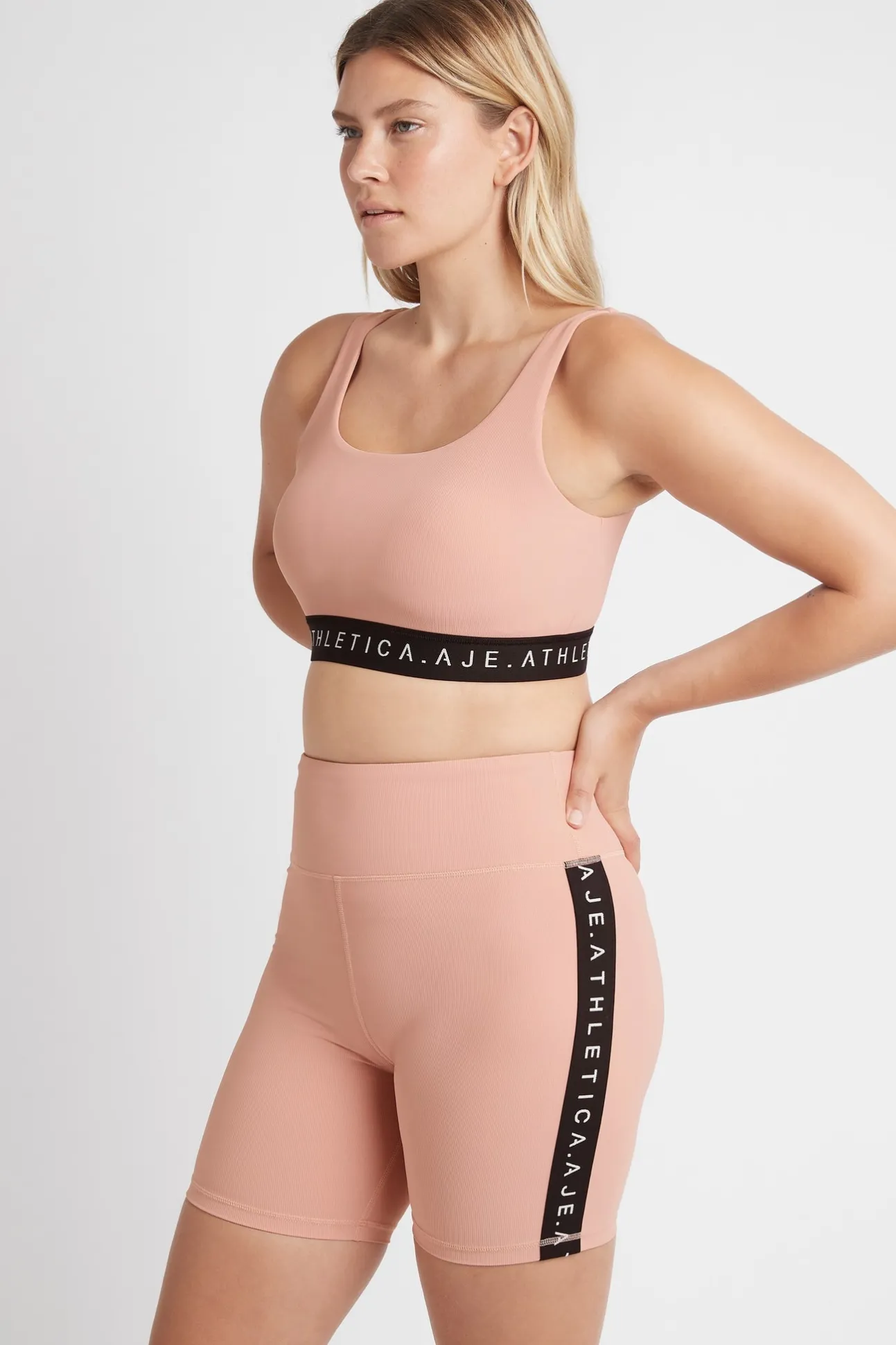 essential_sports_bra__7-3.webp Essential Sports Bra 302