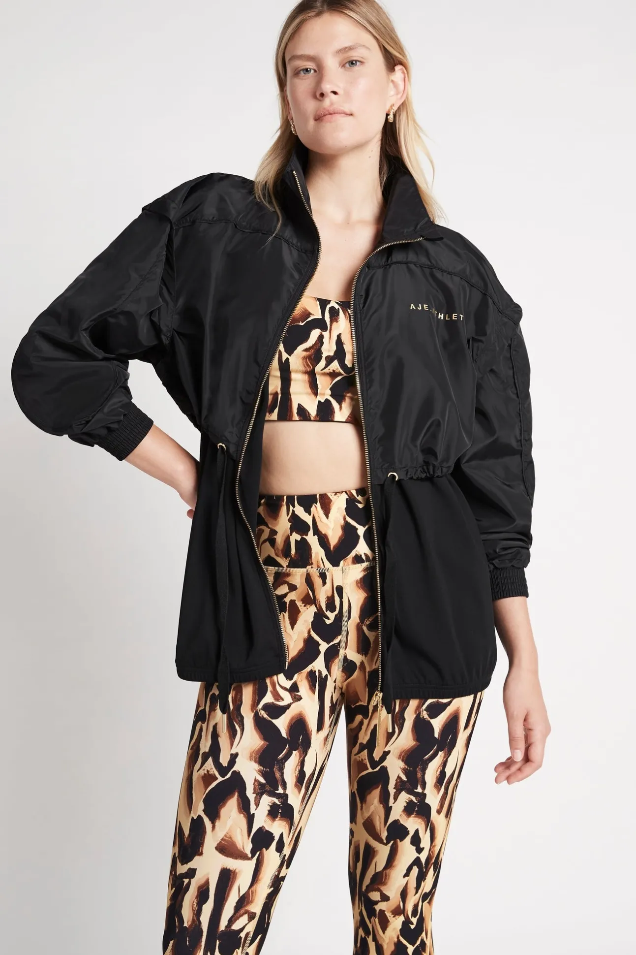 essential_windbreaker_jac_10.webp Essential Windbreaker Jacket 718