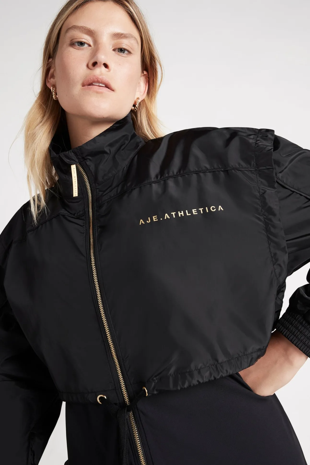 essential_windbreaker_jac_11.webp Essential Windbreaker Jacket 718