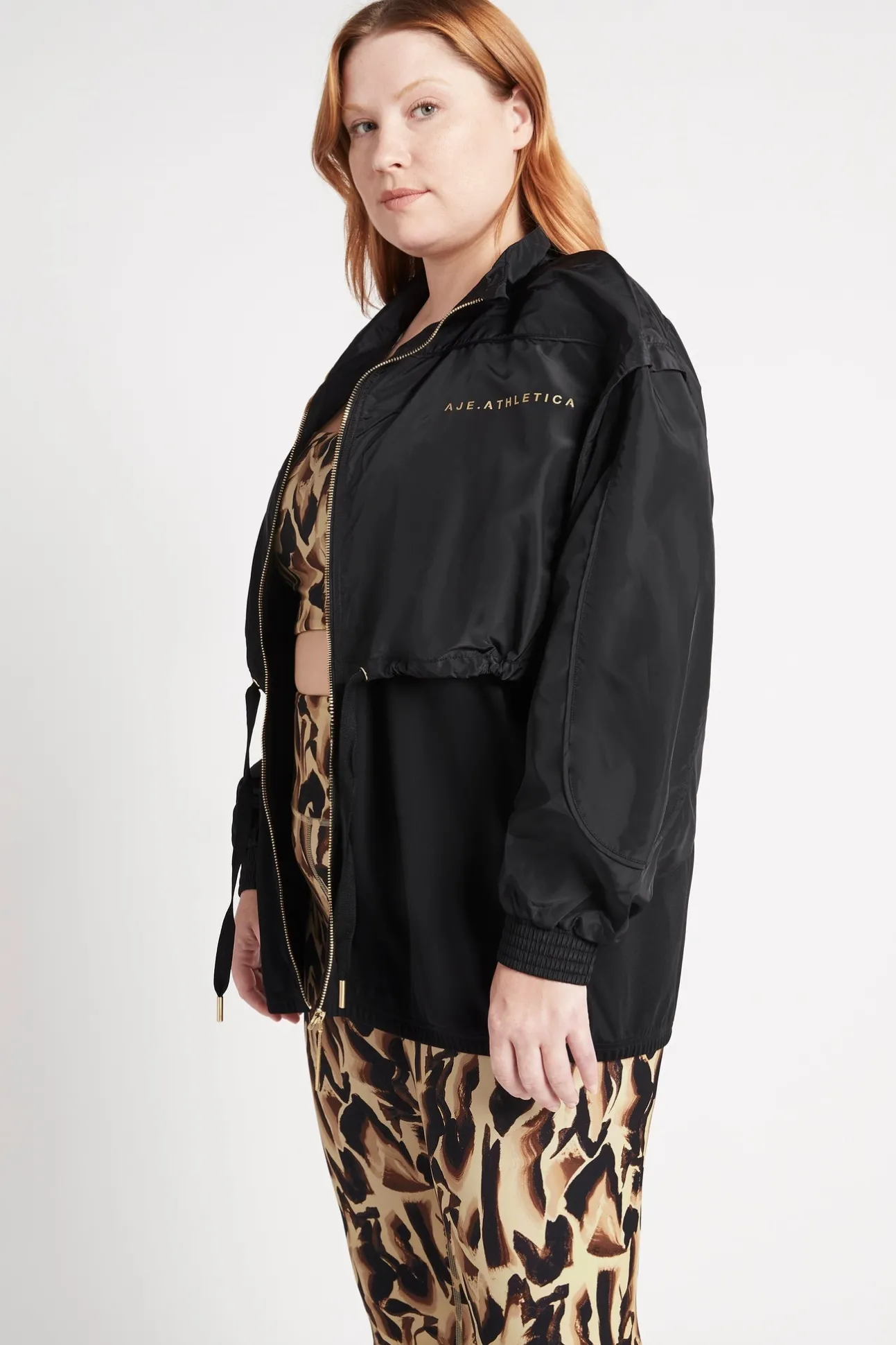 essential_windbreaker_jac_16.webp Essential Windbreaker Jacket 718