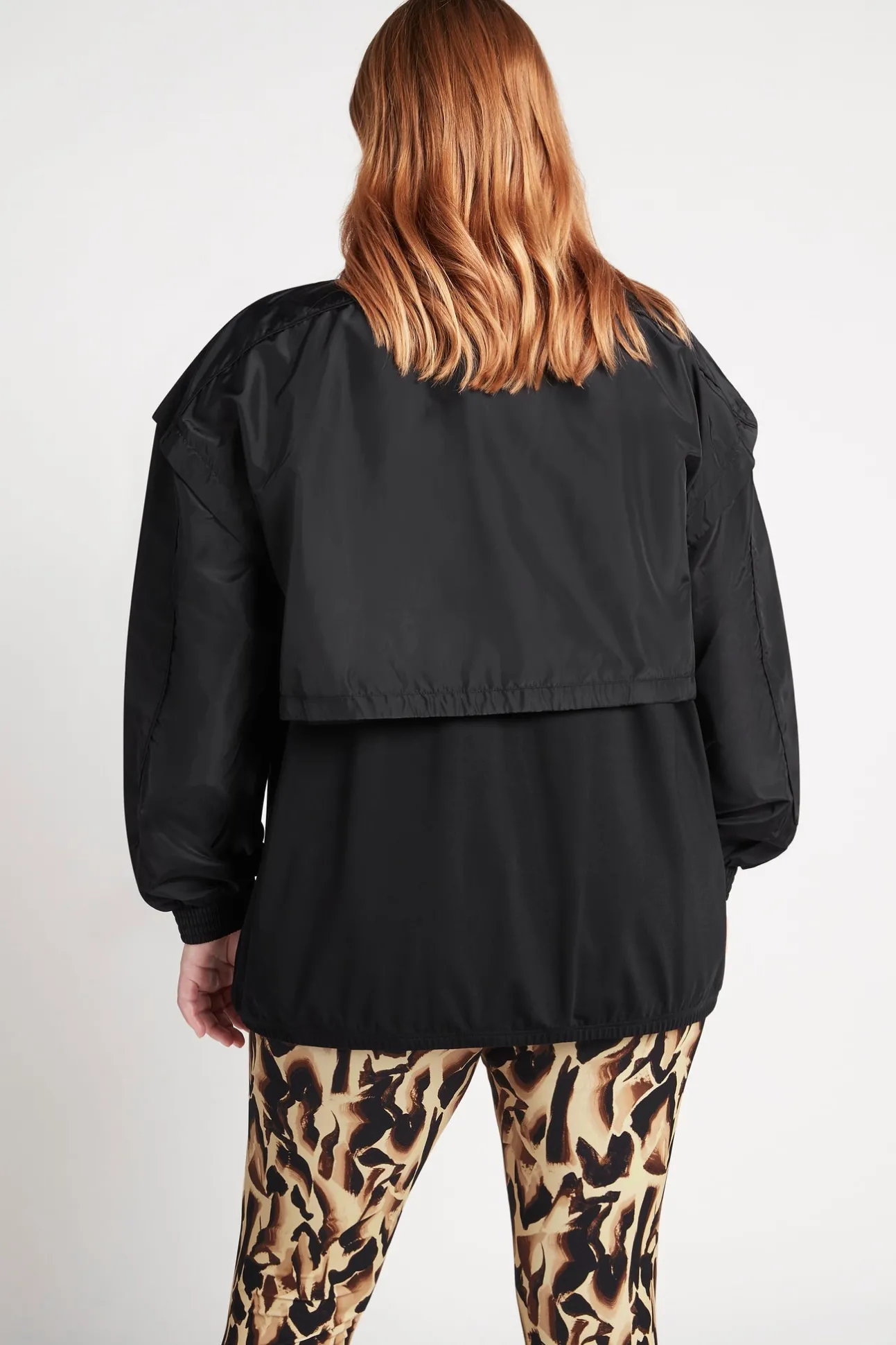 essential_windbreaker_jac_17.webp Essential Windbreaker Jacket 718