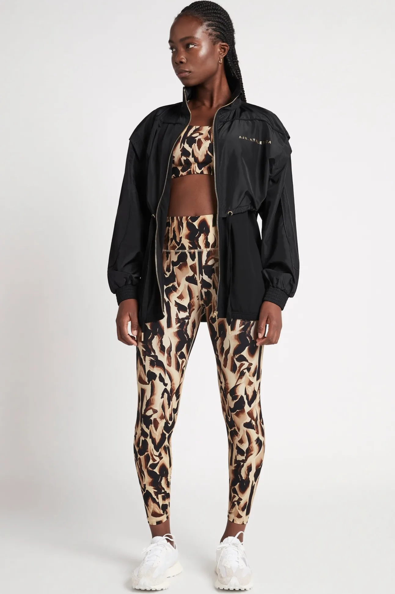 essential_windbreaker_jac_6.webp Essential Windbreaker Jacket 718