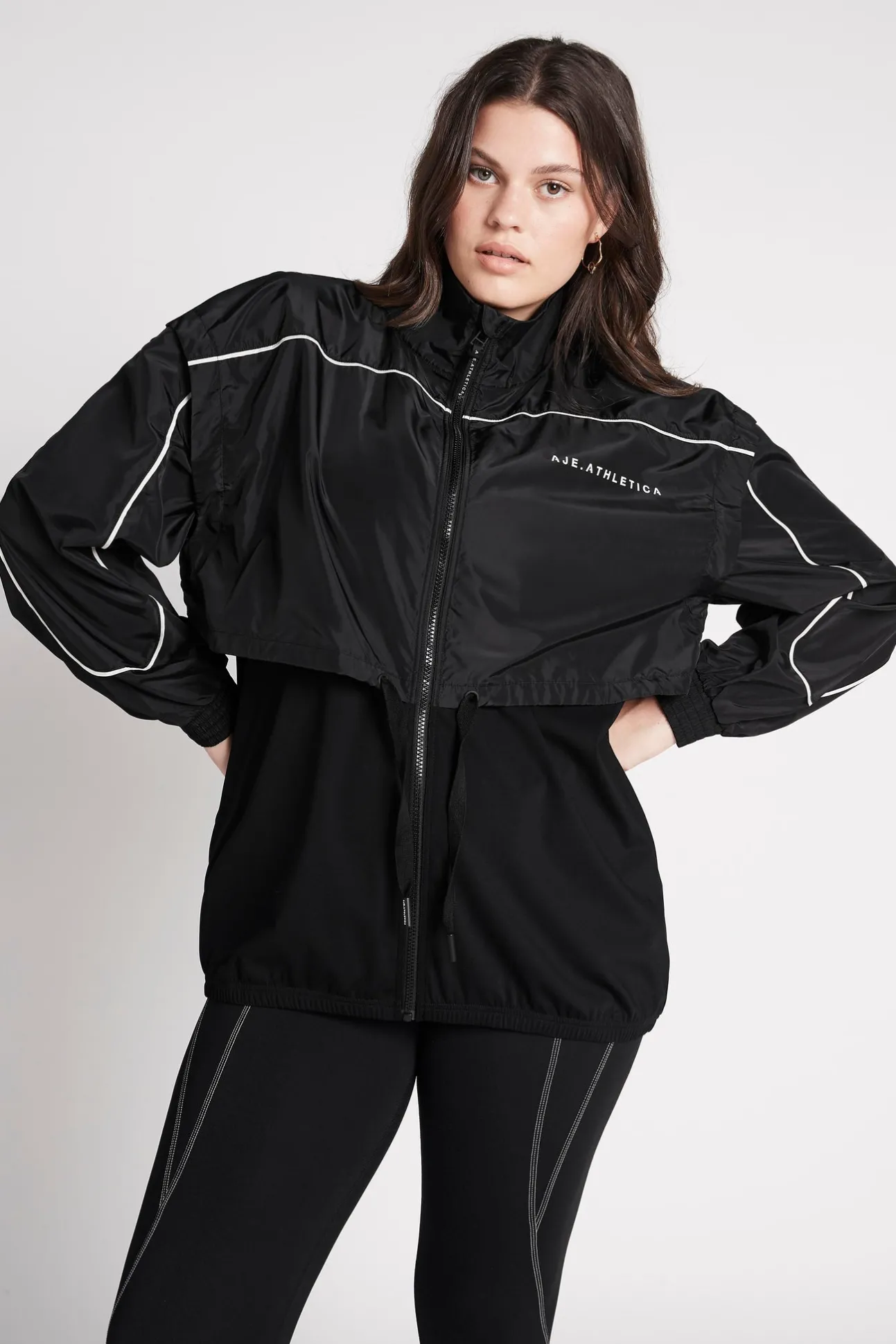 essential_windbreaker_jac_7-1.webp Essential Windbreaker Jacket 718