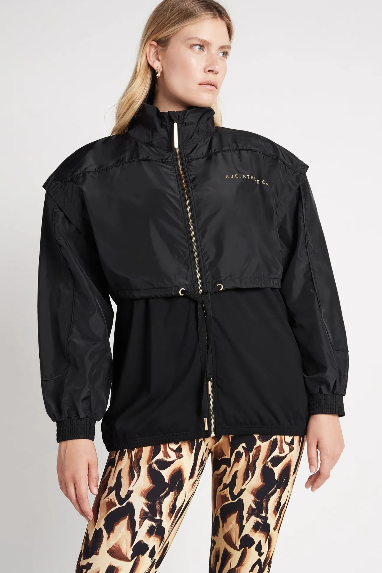 essential_windbreaker_jac_9.webp Essential Windbreaker Jacket 718