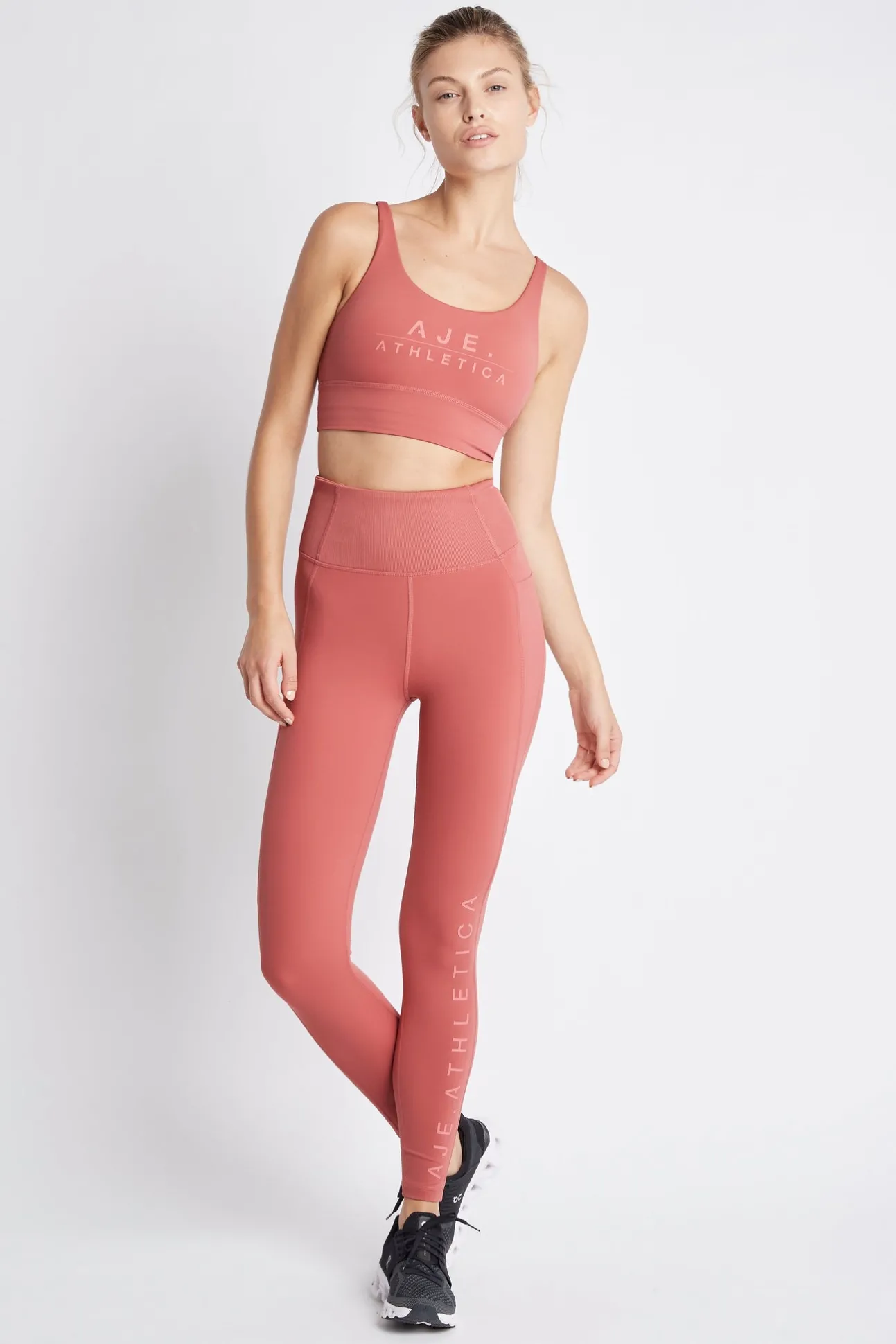 high_rise_full_length_leg_0-5.webp High Rise Full Length Legging 005