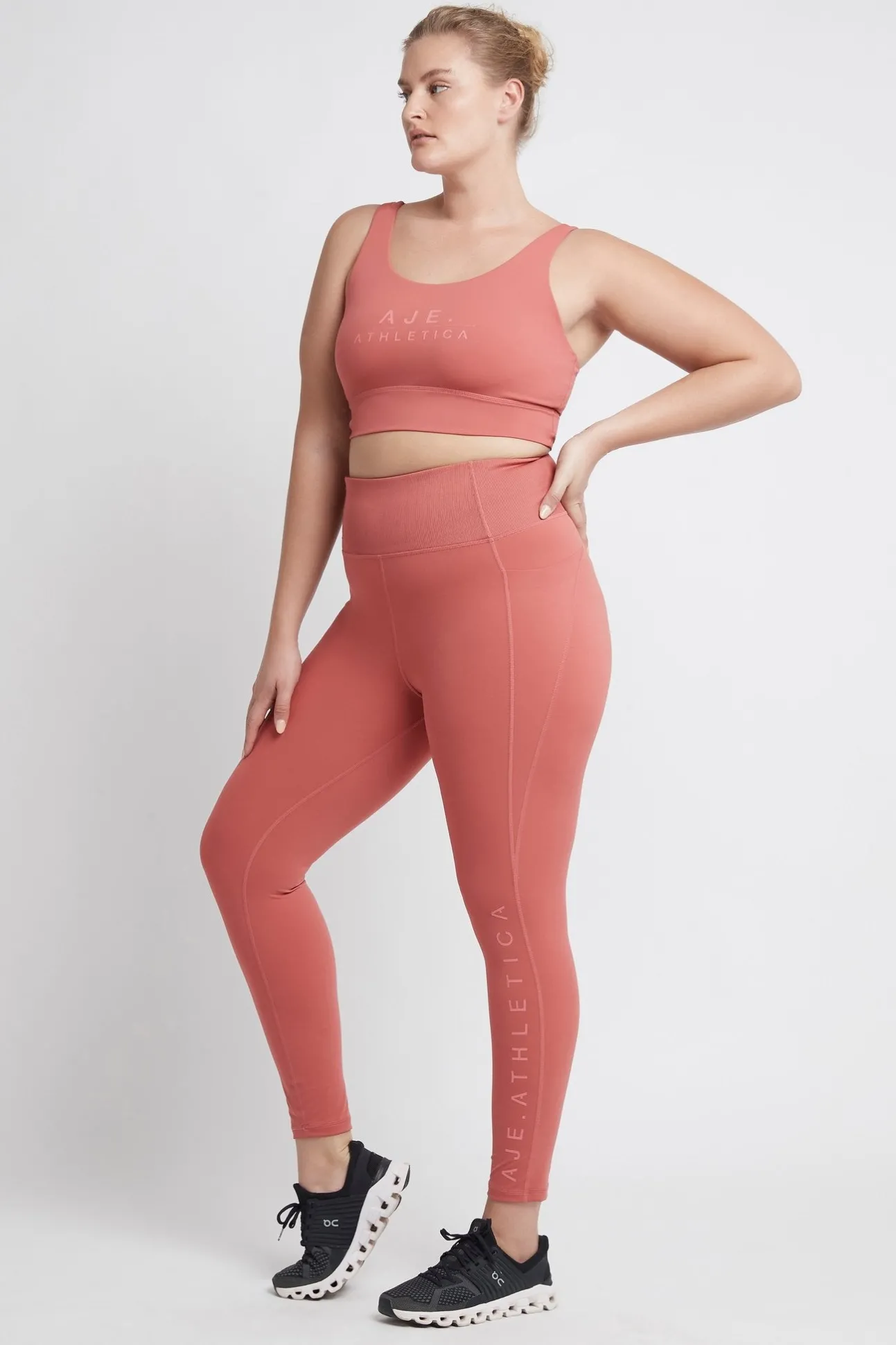 high_rise_full_length_leg_14.webp High Rise Full Length Legging 005