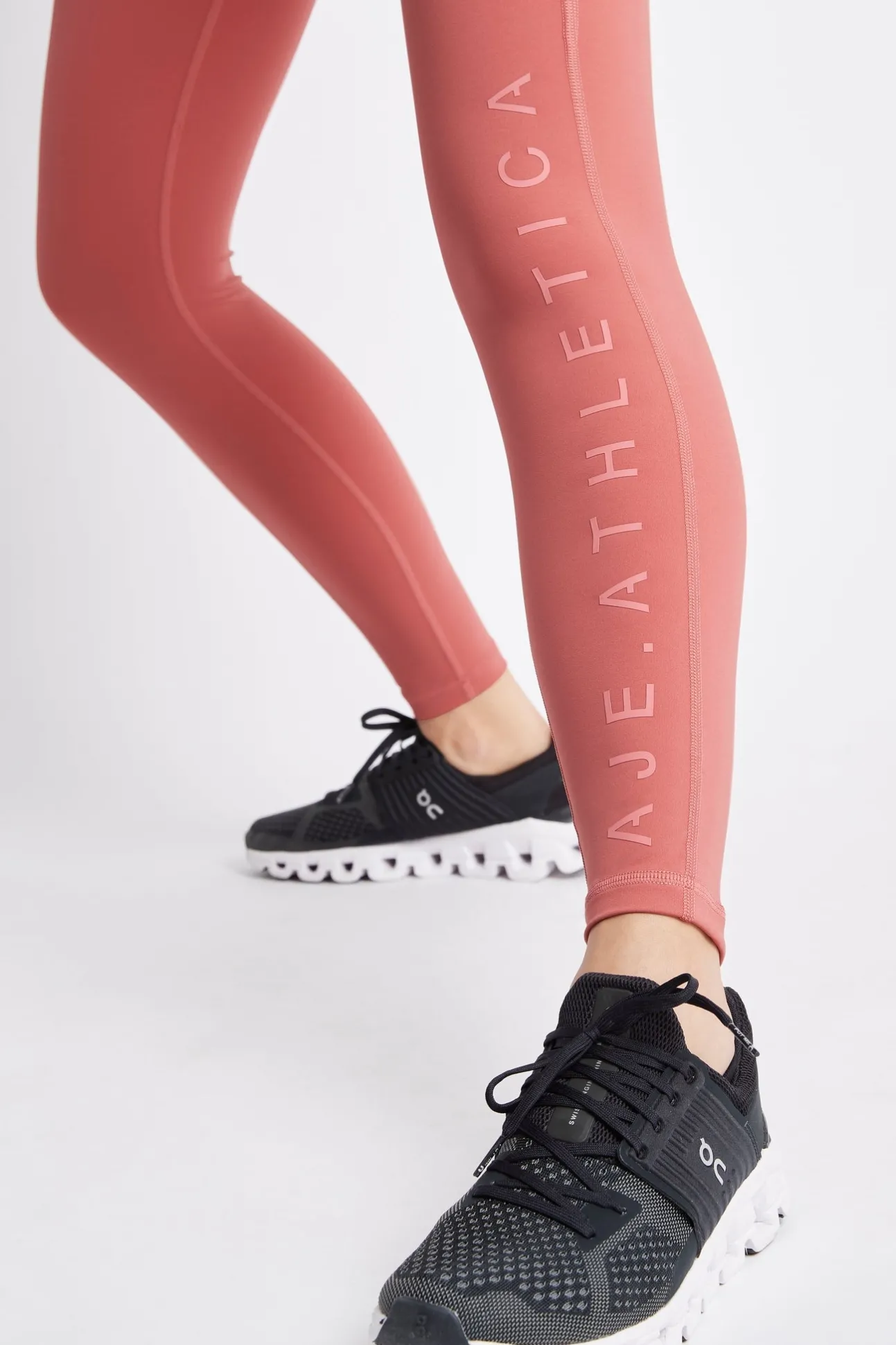 high_rise_full_length_leg_3-6.webp High Rise Full Length Legging 005