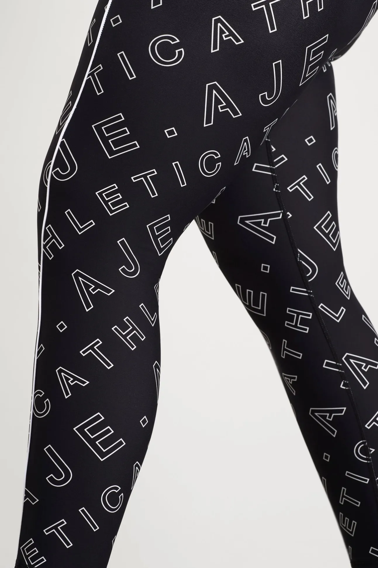 high_rise_piping__legging_8.webp High Rise Piping 7/8 Legging 230