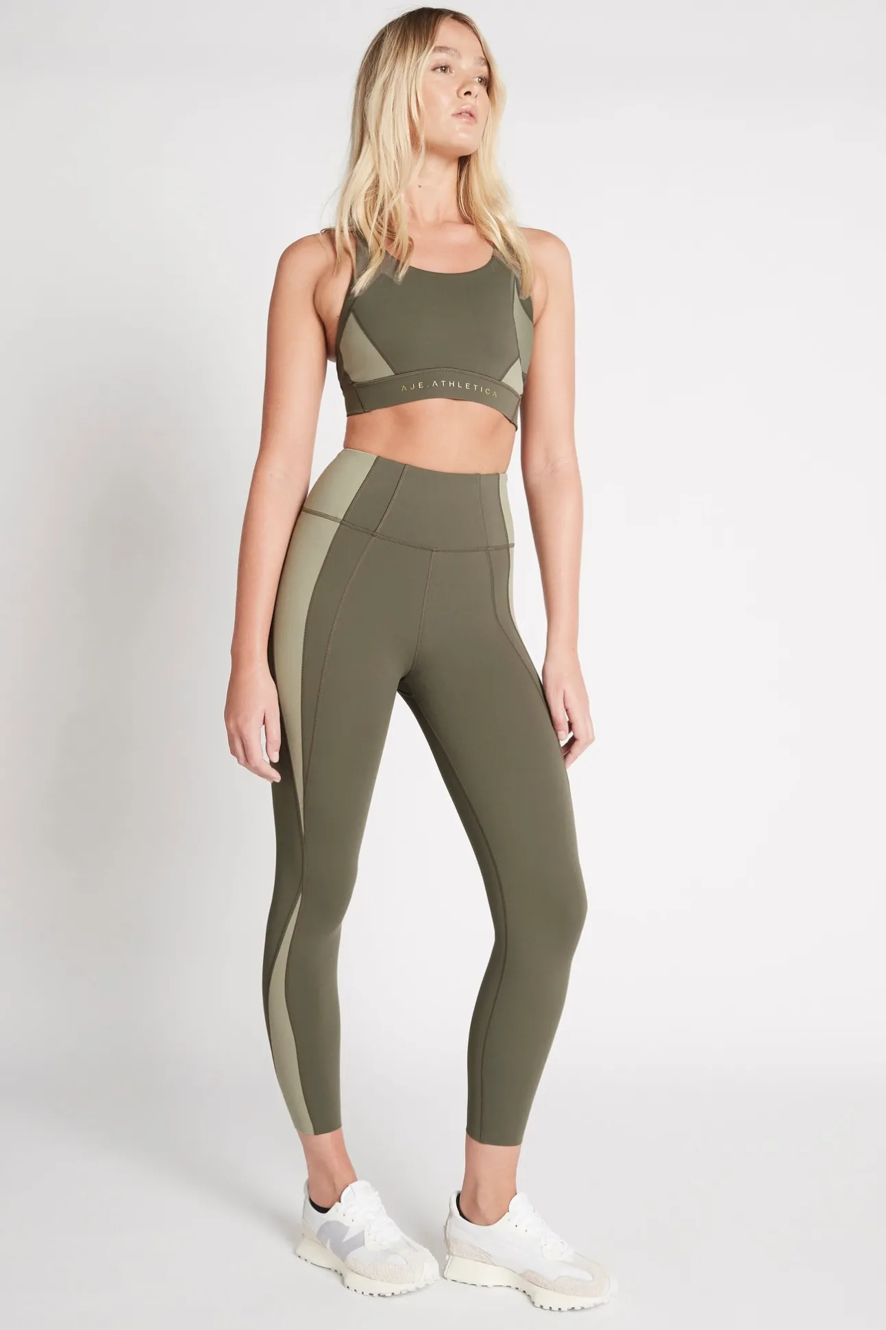 high_rise_signature_logo__2-1.webp High Rise Signature Logo 7/8 Legging 210