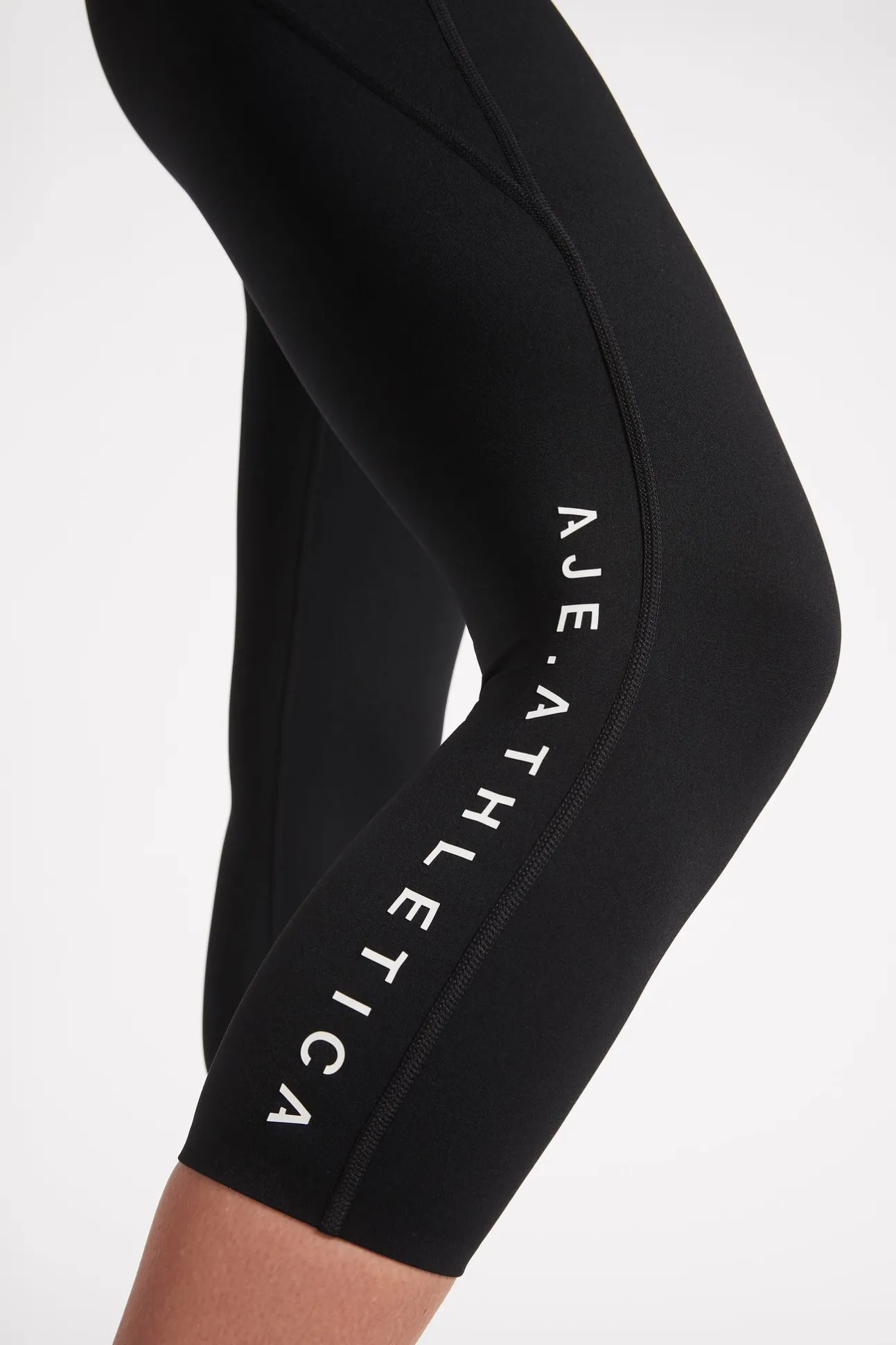 high_rise_signature_logo__3.webp High Rise Signature Logo 3/4 Legging 218