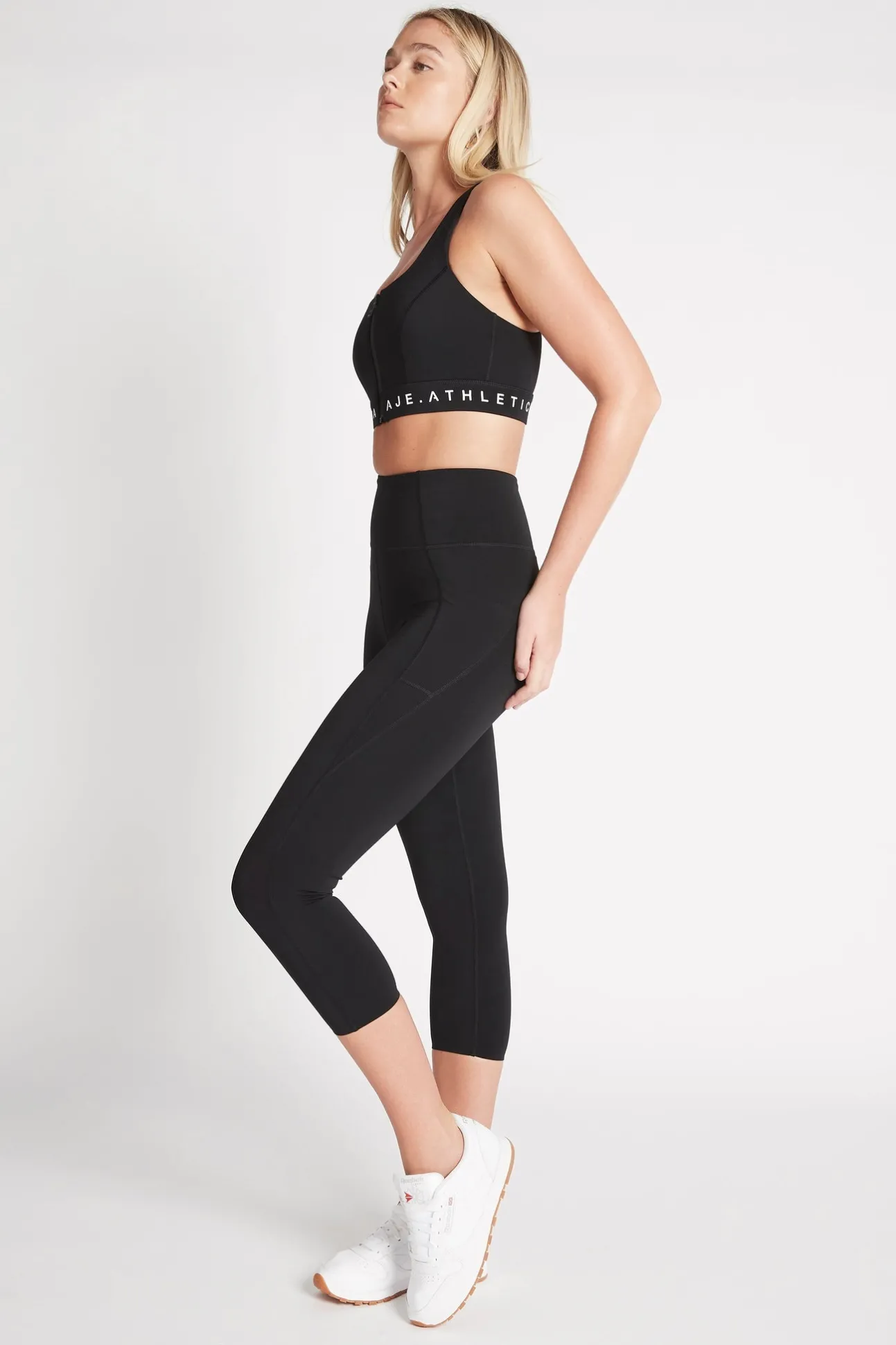 high_rise_signature_logo__4.webp High Rise Signature Logo 3/4 Legging 218