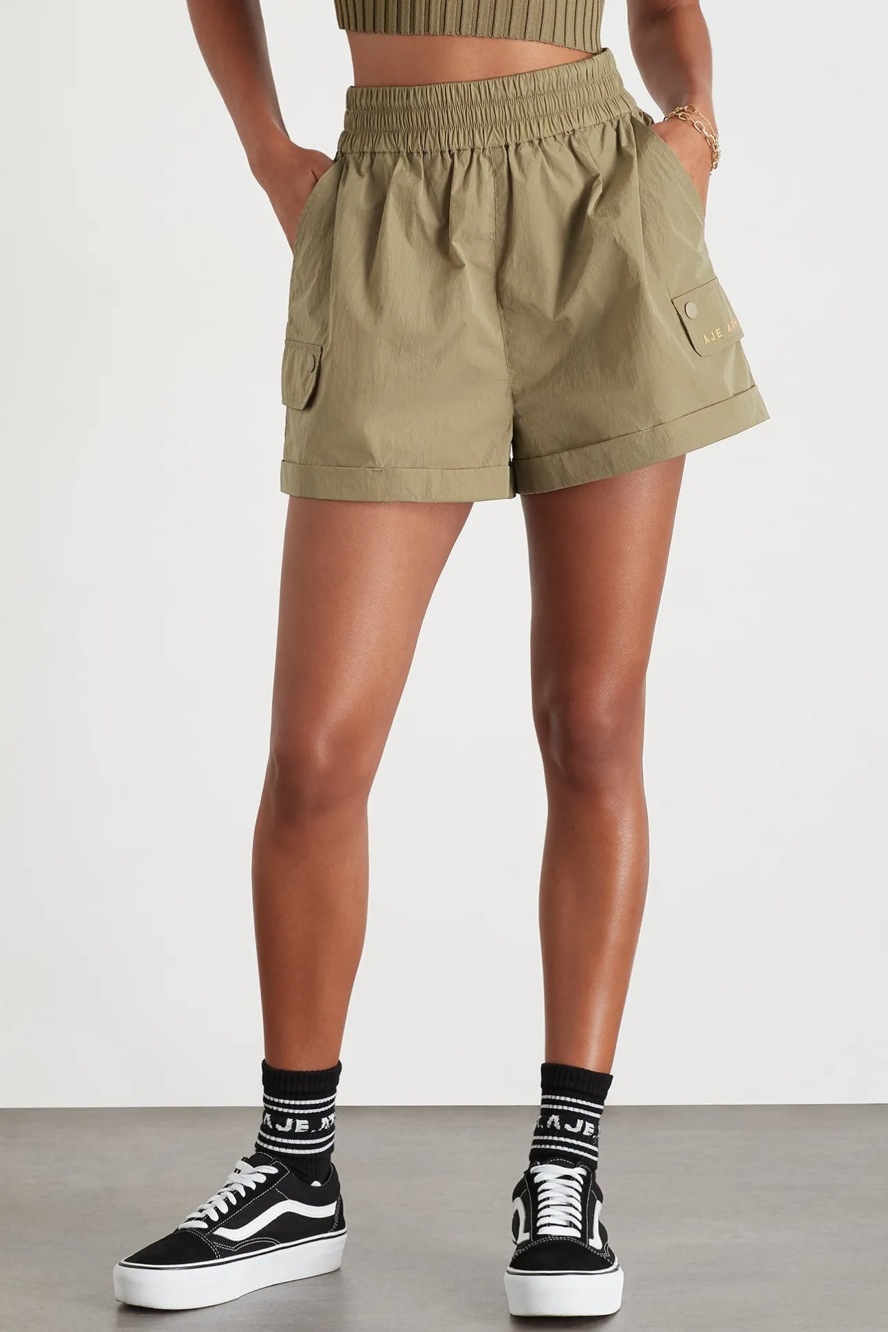 high_waisted_shorts__2-1.webp High Waisted Shorts 608