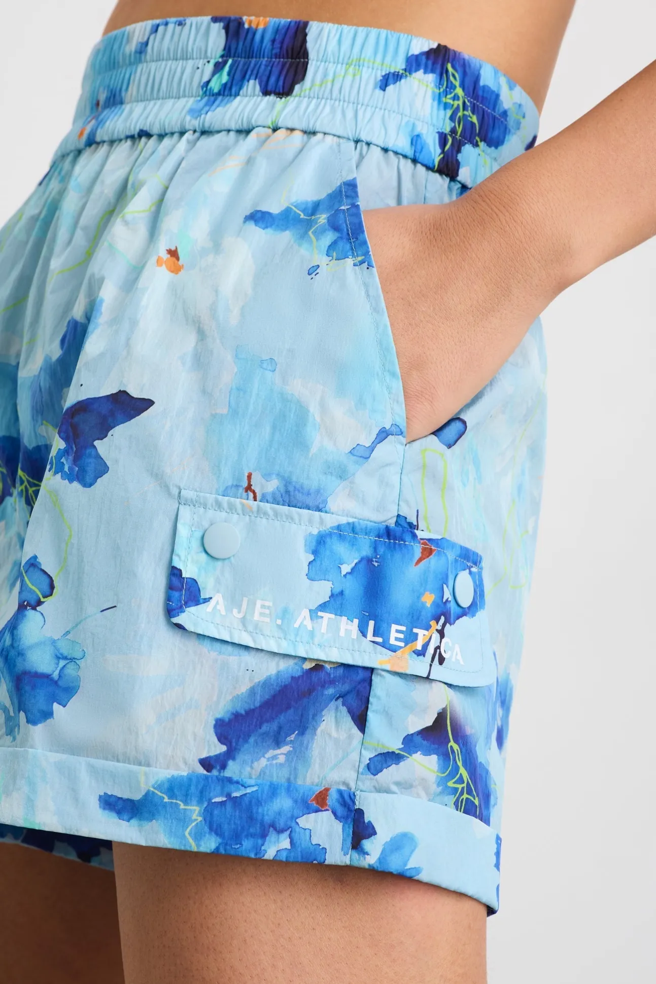 high_waisted_shorts__3.webp High Waisted Shorts 608