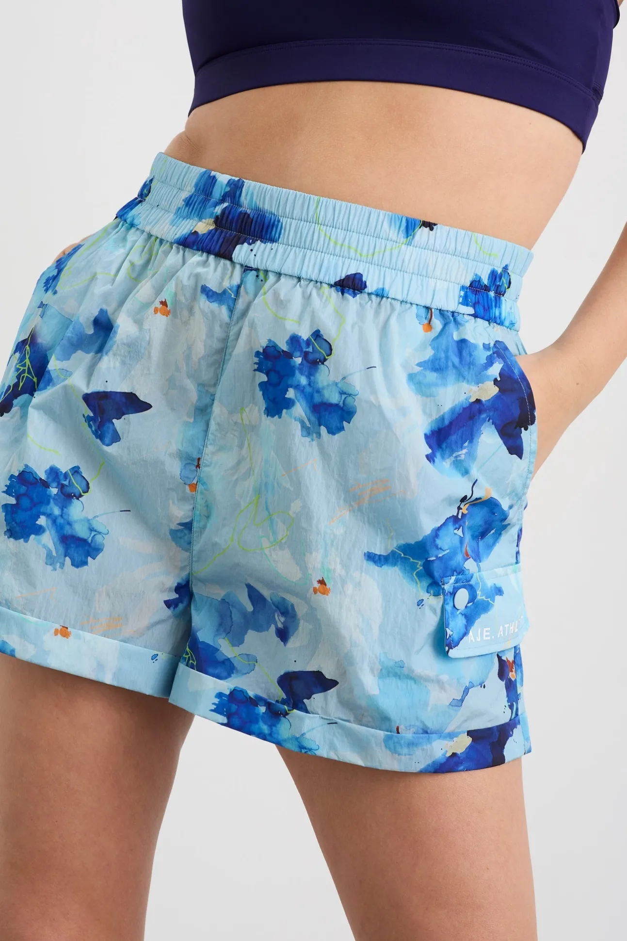 high_waisted_shorts__7.webp High Waisted Shorts 608