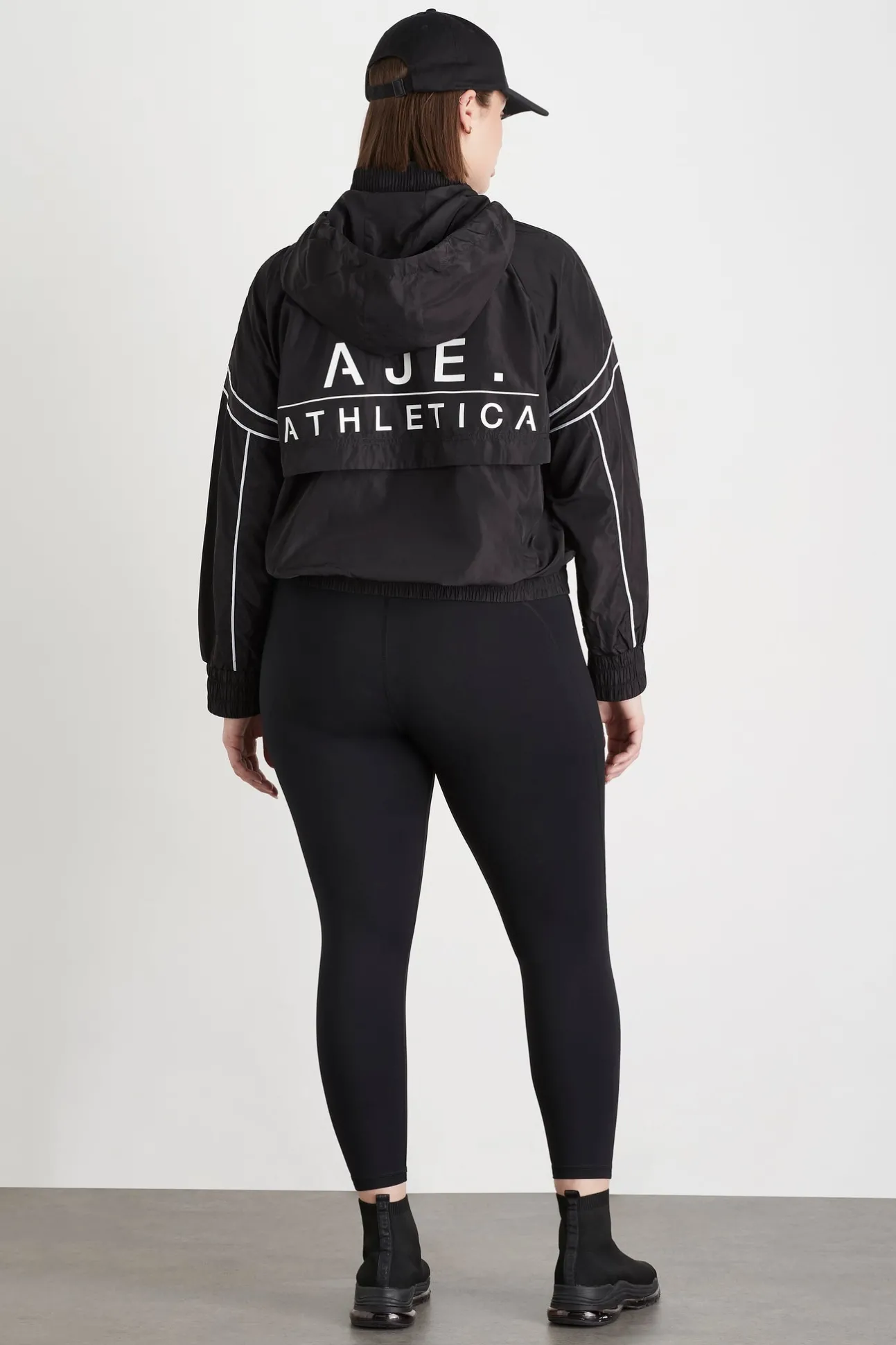 hooded_windbreaker_jacket_15.webp Hooded Windbreaker Jacket 016