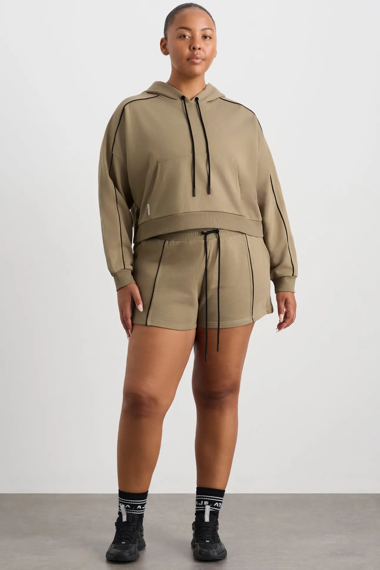 kangaroo_pocket_hoodie__12.webp Kangaroo Pocket Hoodie 405
