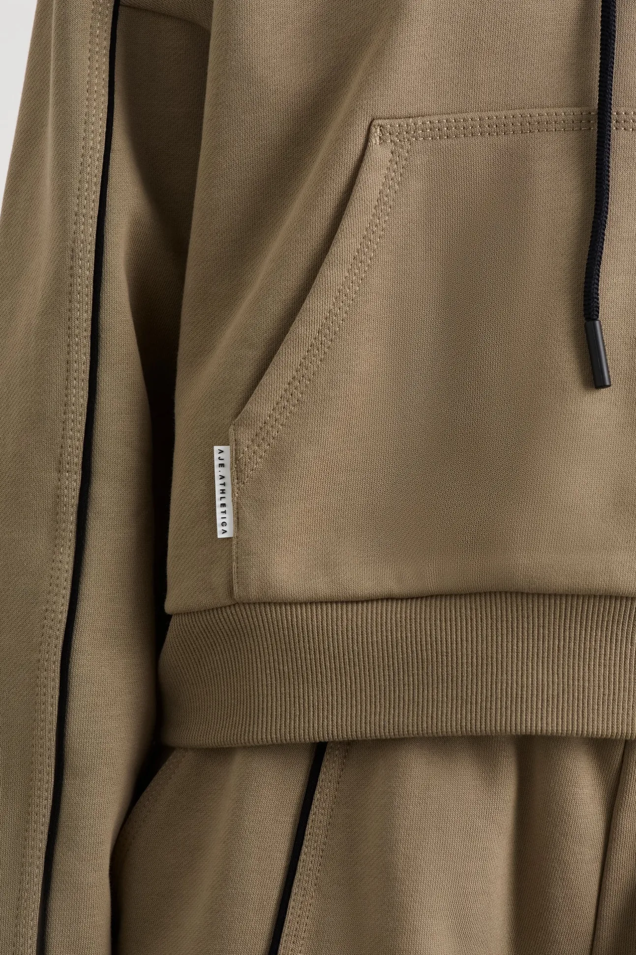 kangaroo_pocket_hoodie__3.webp Kangaroo Pocket Hoodie 405