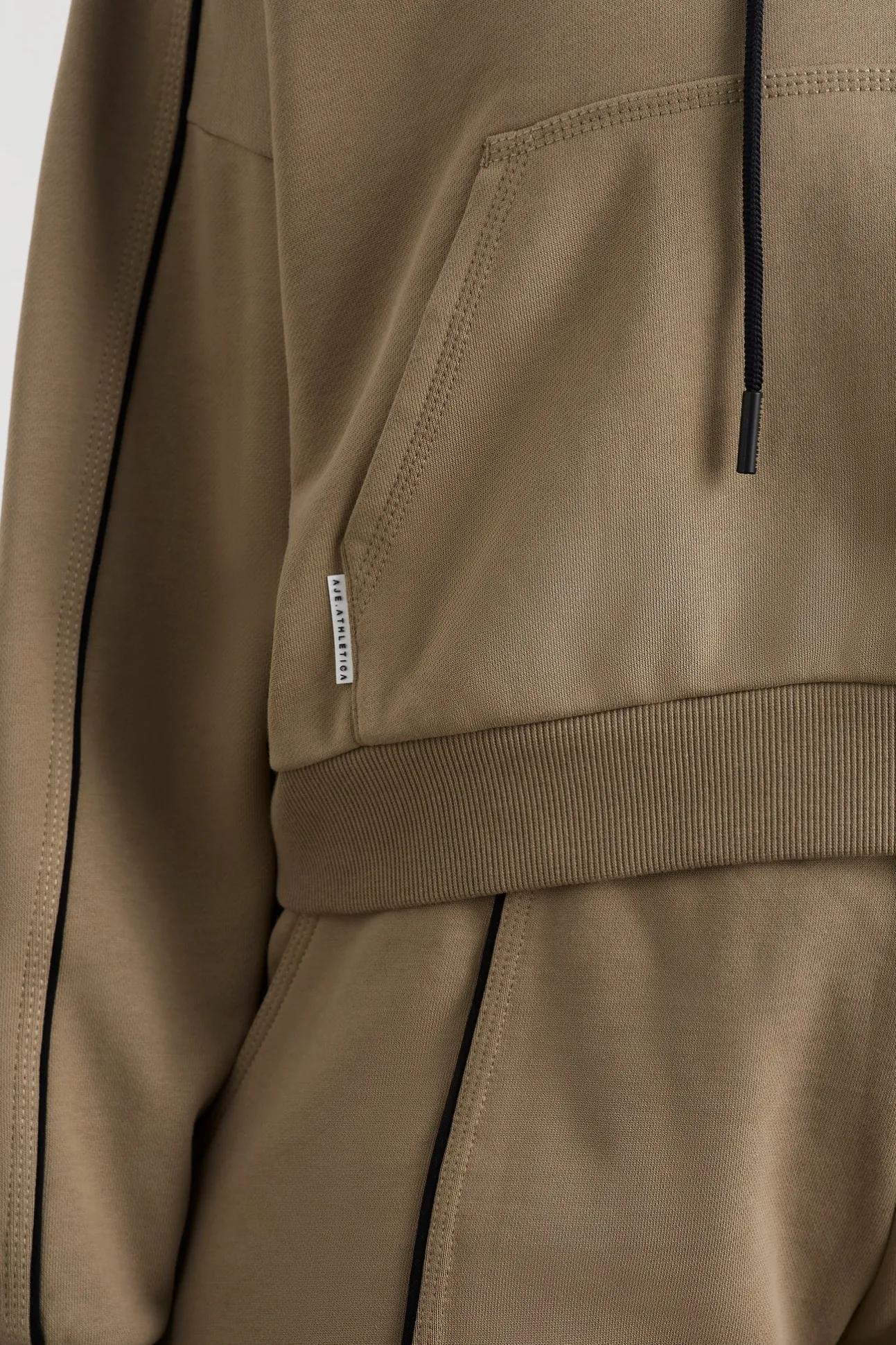 kangaroo_pocket_hoodie__8.webp Kangaroo Pocket Hoodie 405