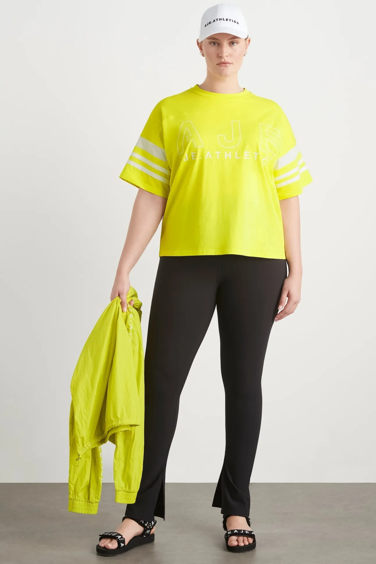 logo_stripe_tshirt__10.webp Logo Stripe T-Shirt 102