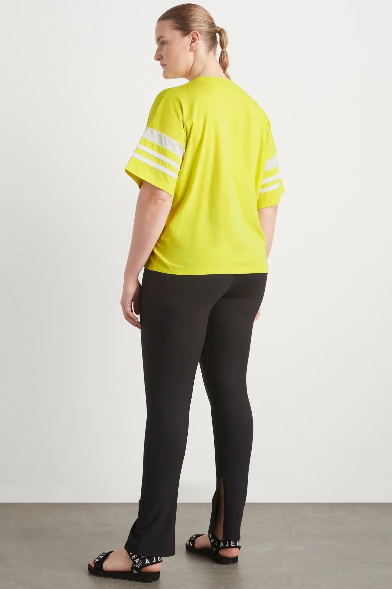logo_stripe_tshirt__13.webp Logo Stripe T-Shirt 102