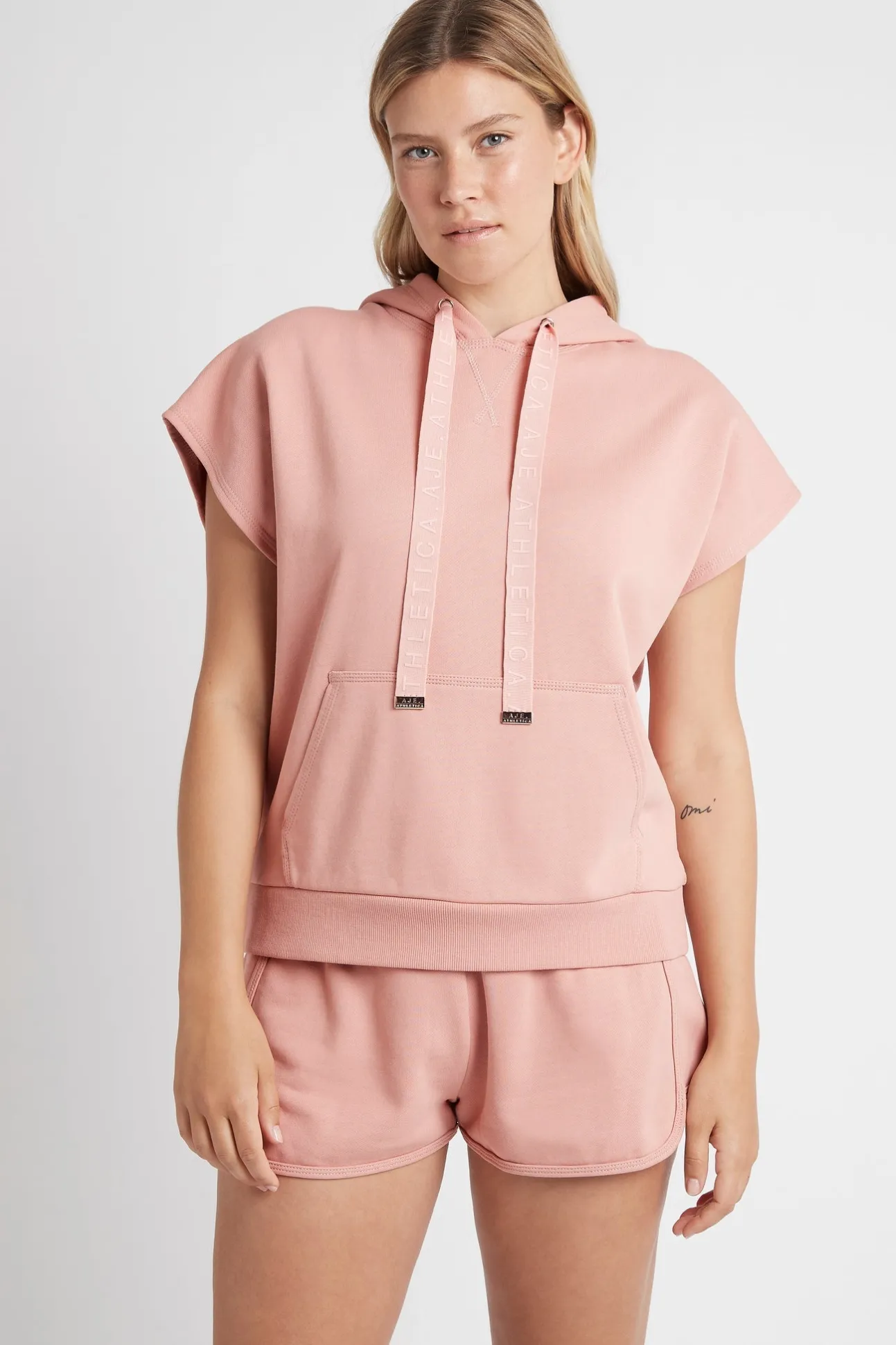 logotape_short_sleeve_hoo_6-1.webp Logotape Short Sleeve Hoodie 403
