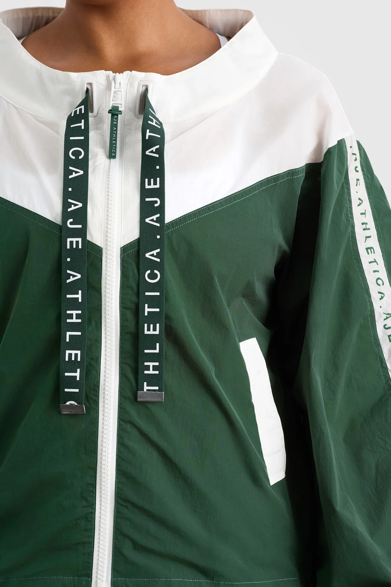 logotape_spray_jacket__14.webp Logotape Spray Jacket 762