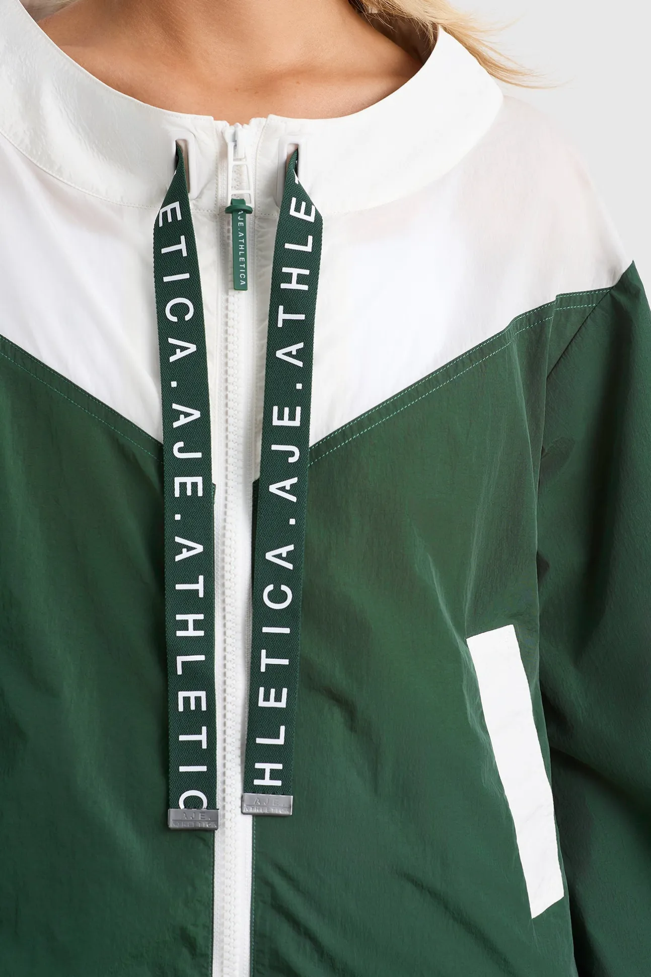 logotape_spray_jacket__3-1.webp Logotape Spray Jacket 762