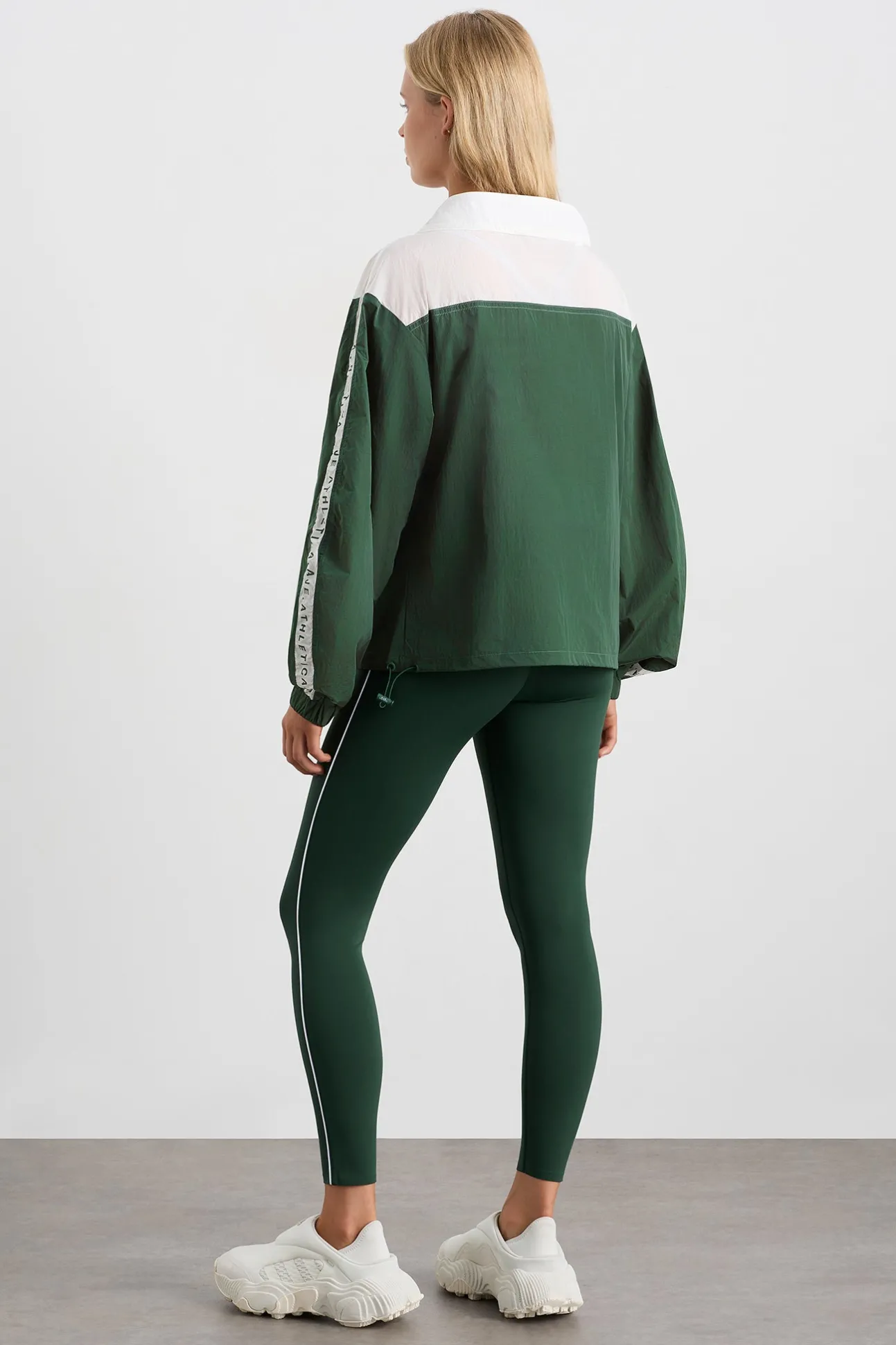 logotape_spray_jacket__6-1.webp Logotape Spray Jacket 762