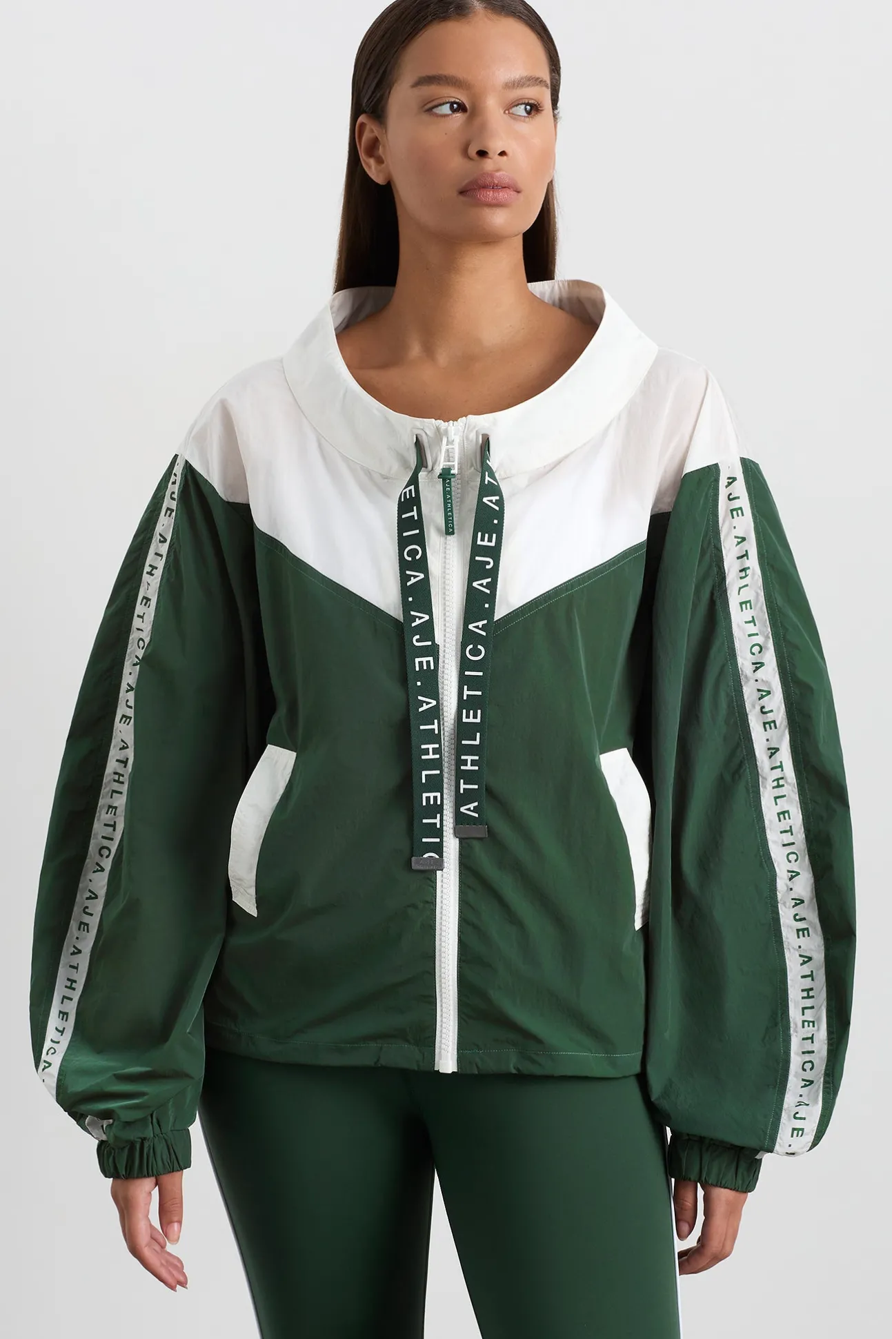 logotape_spray_jacket__7-1.webp Logotape Spray Jacket 762