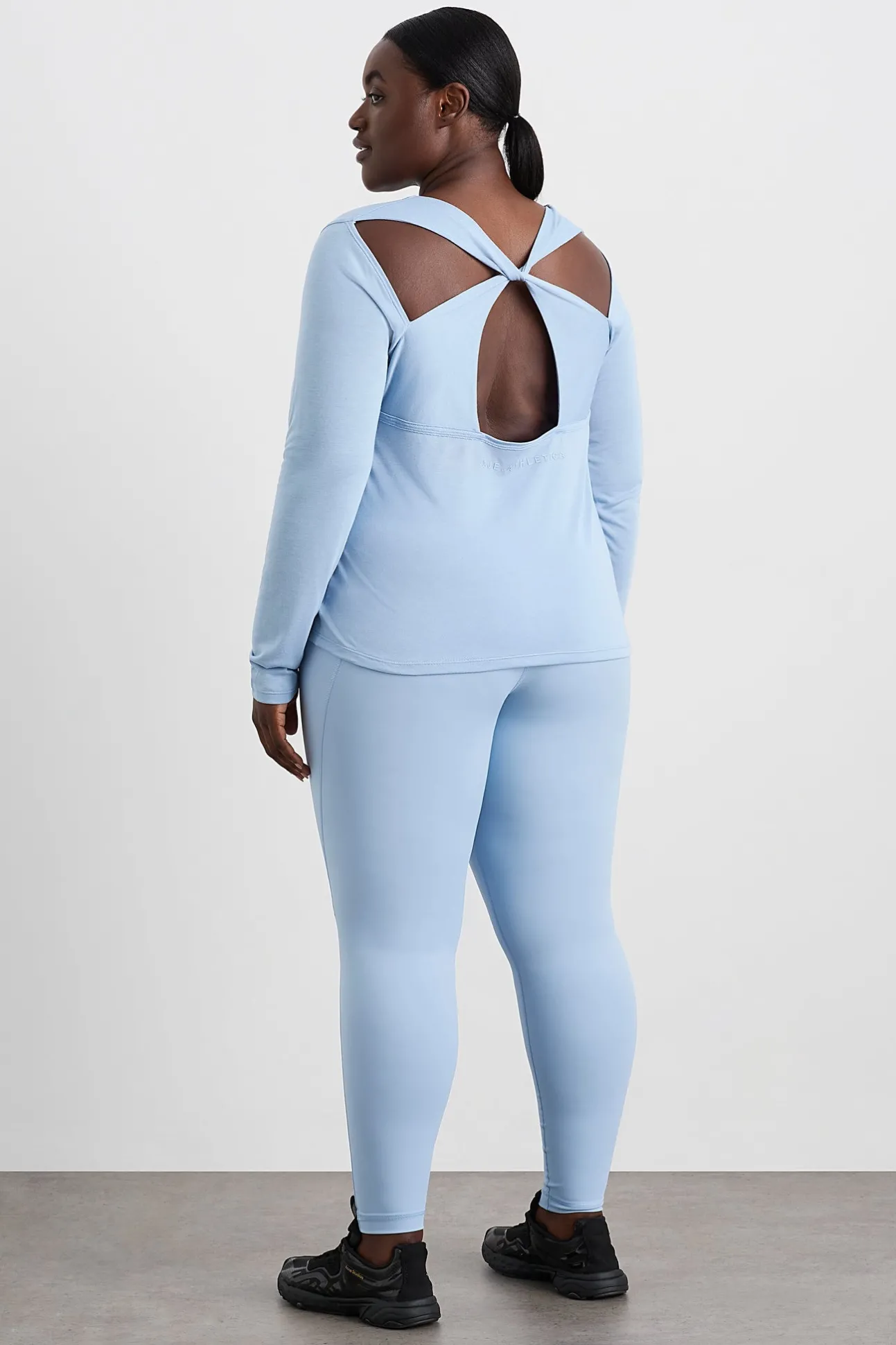 long_sleeve_twist_tee__14.webp Long Sleeve Twist Tee 121