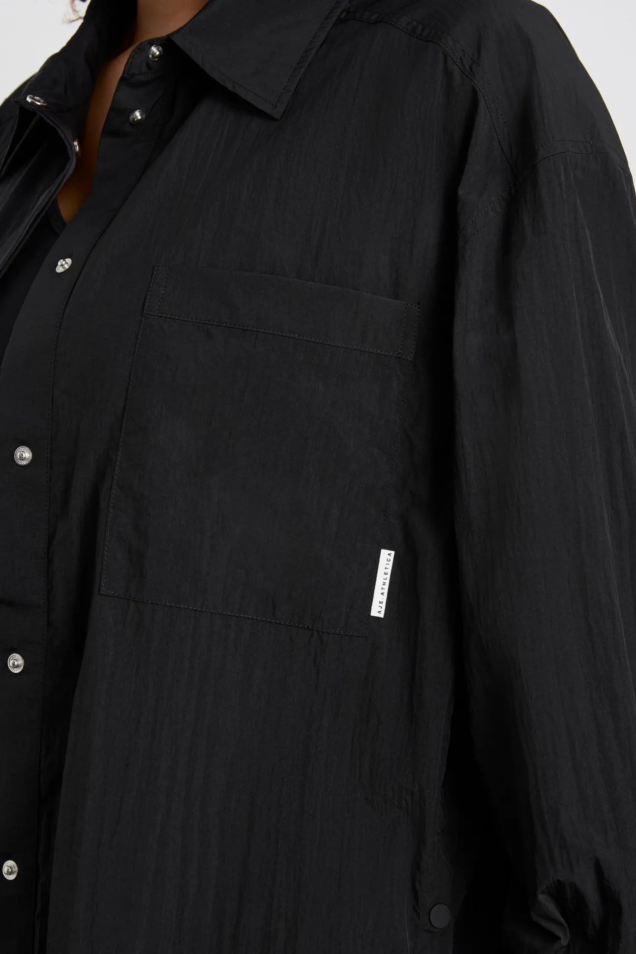 longline_windbreaker_shir_11-1.webp Longline Windbreaker Shirt 438