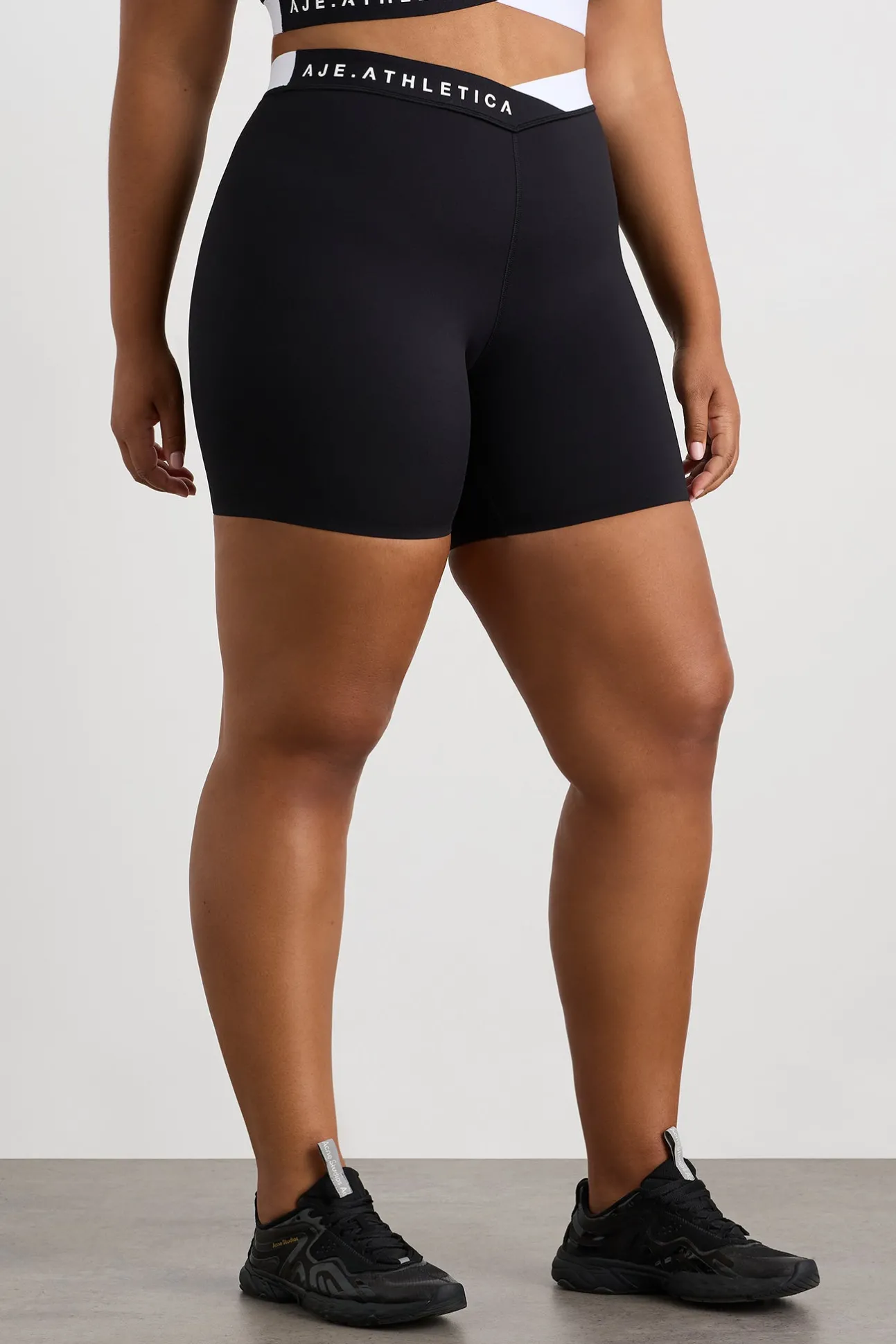 mid_cross_over_bike_short_10.webp Mid Cross Over Bike Shorts 607