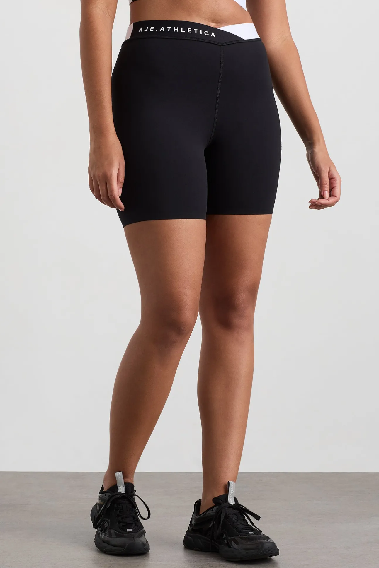 mid_cross_over_bike_short_6.webp Mid Cross Over Bike Shorts 607