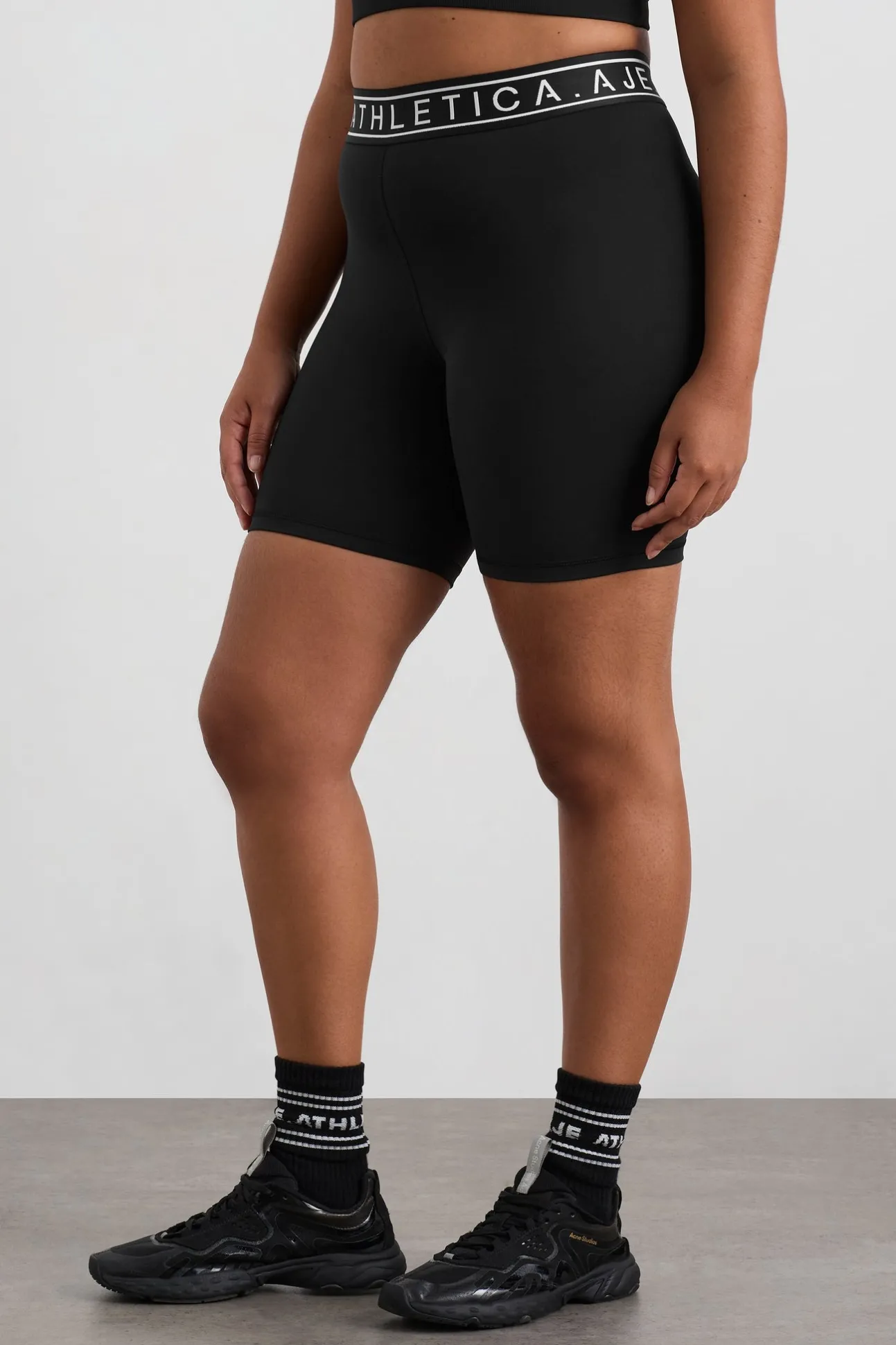 mid_logo_elastic_shorts__6.webp Mid Logo Elastic Shorts 607