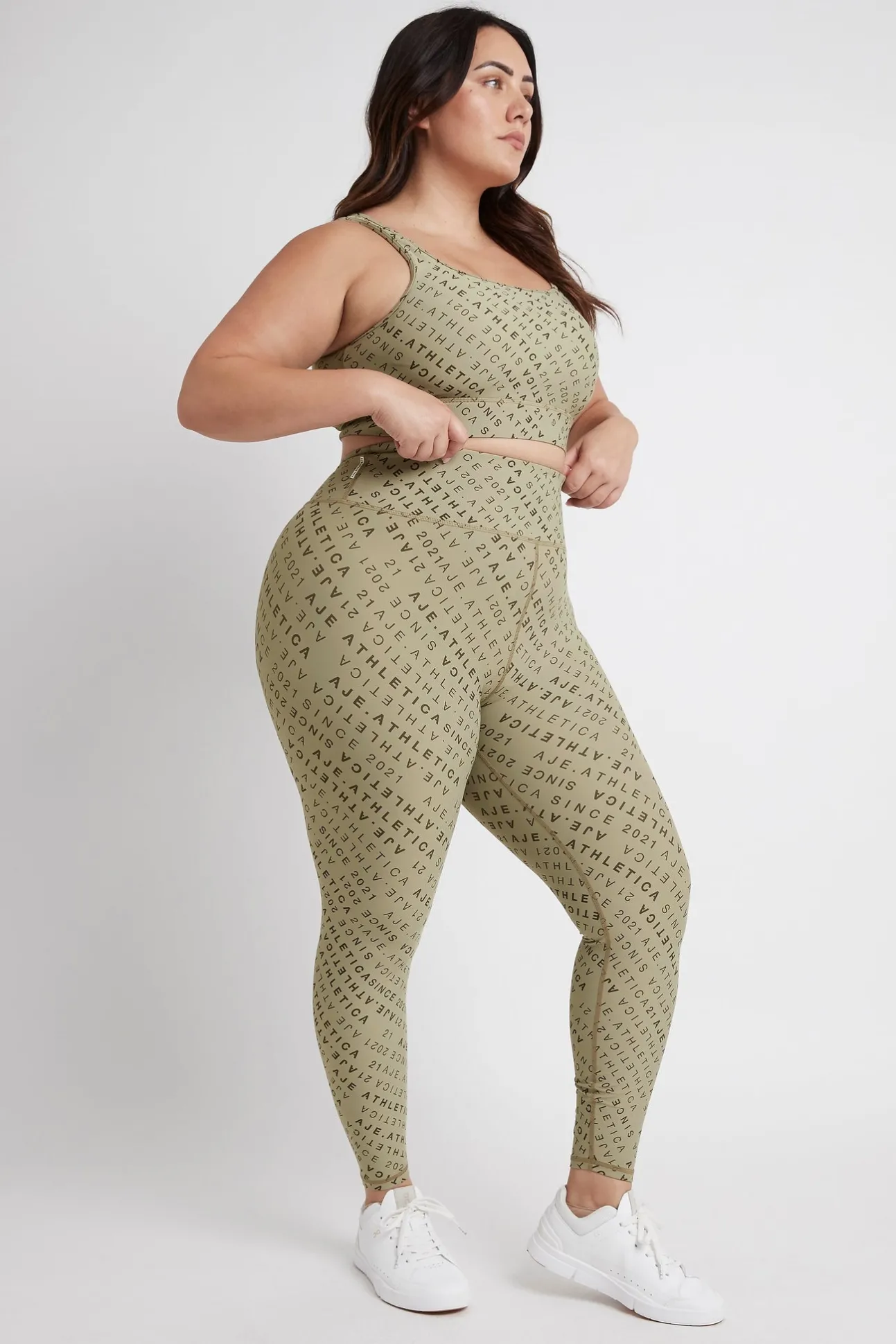 monogram_high_rise__leggi_10.webp Monogram High Rise 7/8 Legging 203