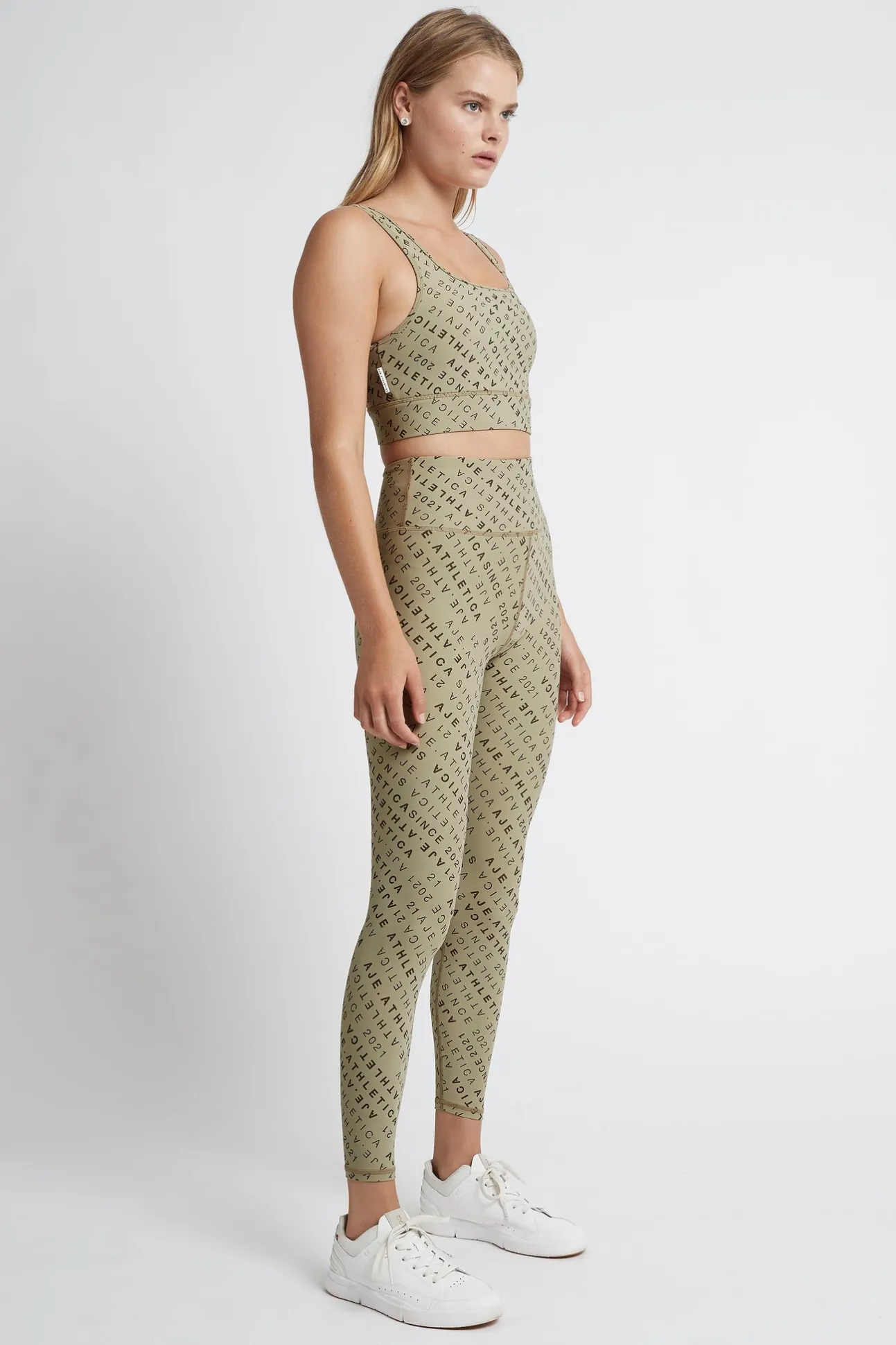 monogram_high_rise__leggi_2.webp Monogram High Rise 7/8 Legging 203