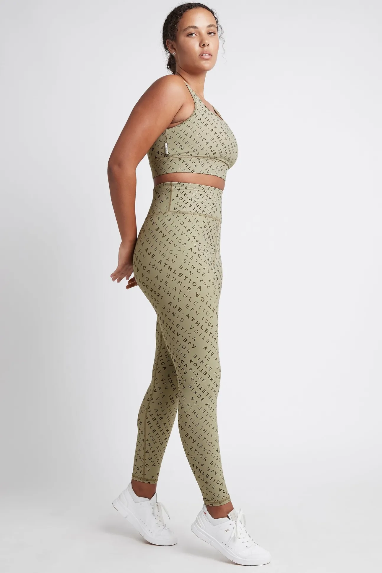 monogram_high_rise__leggi_6.webp Monogram High Rise 7/8 Legging 203
