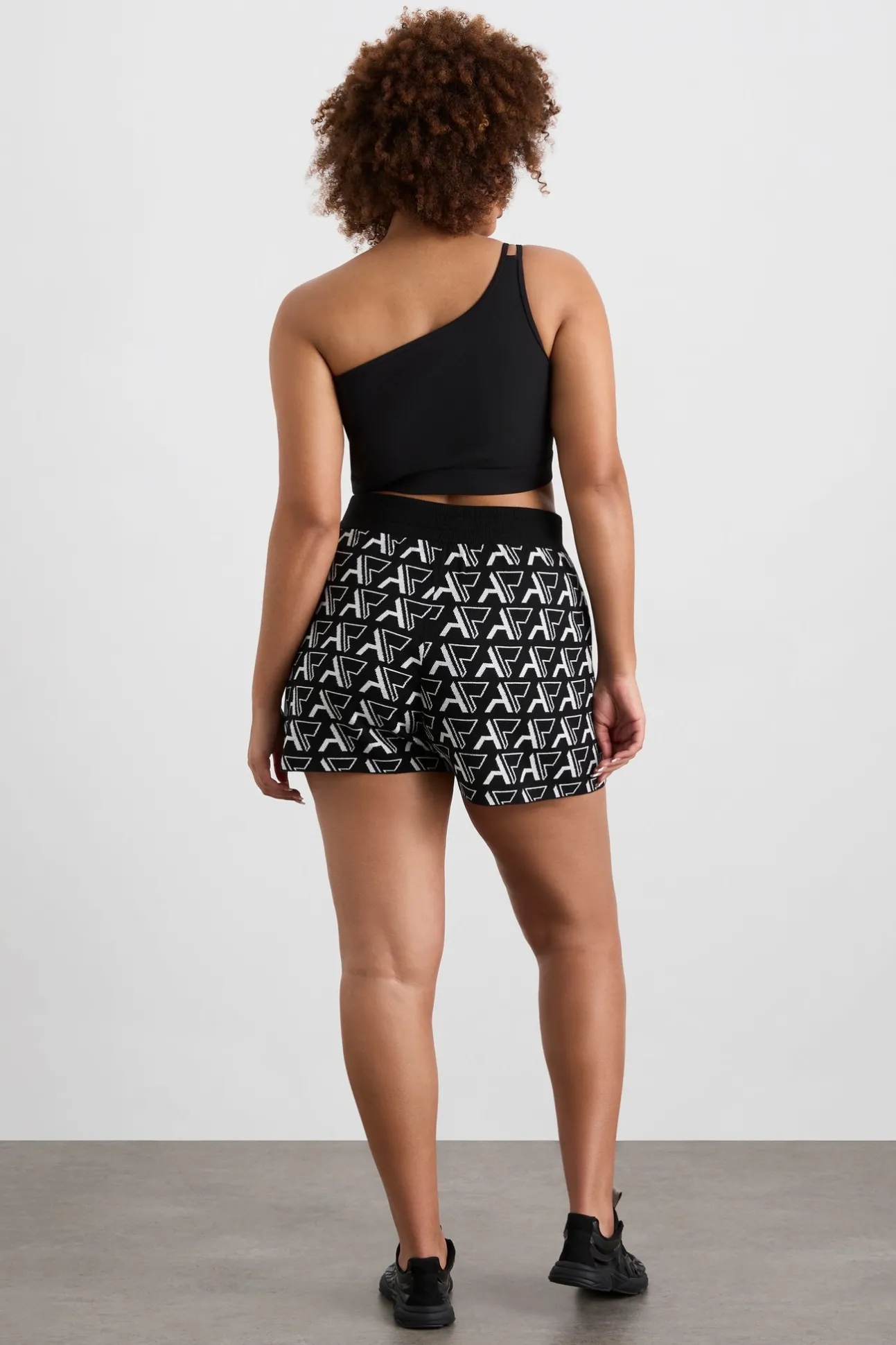 monogram_shorts__13.webp Monogram Shorts 640