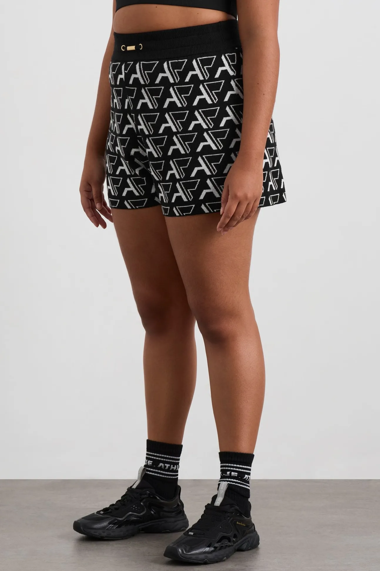 monogram_shorts__7.webp Monogram Shorts 640