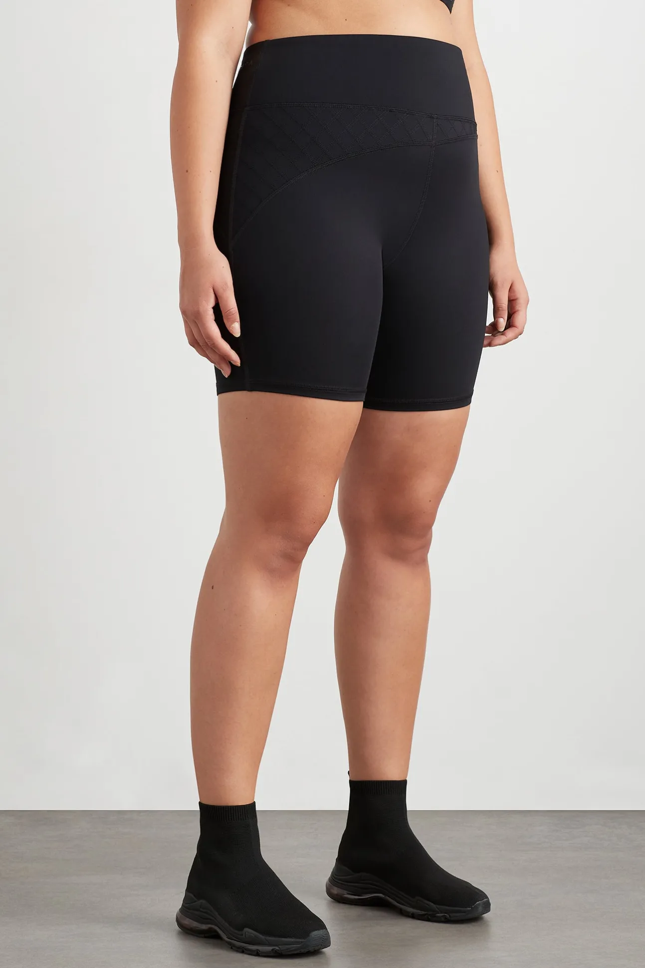 quilted_mid_length_short__11.webp Quilted Mid Length Short 629