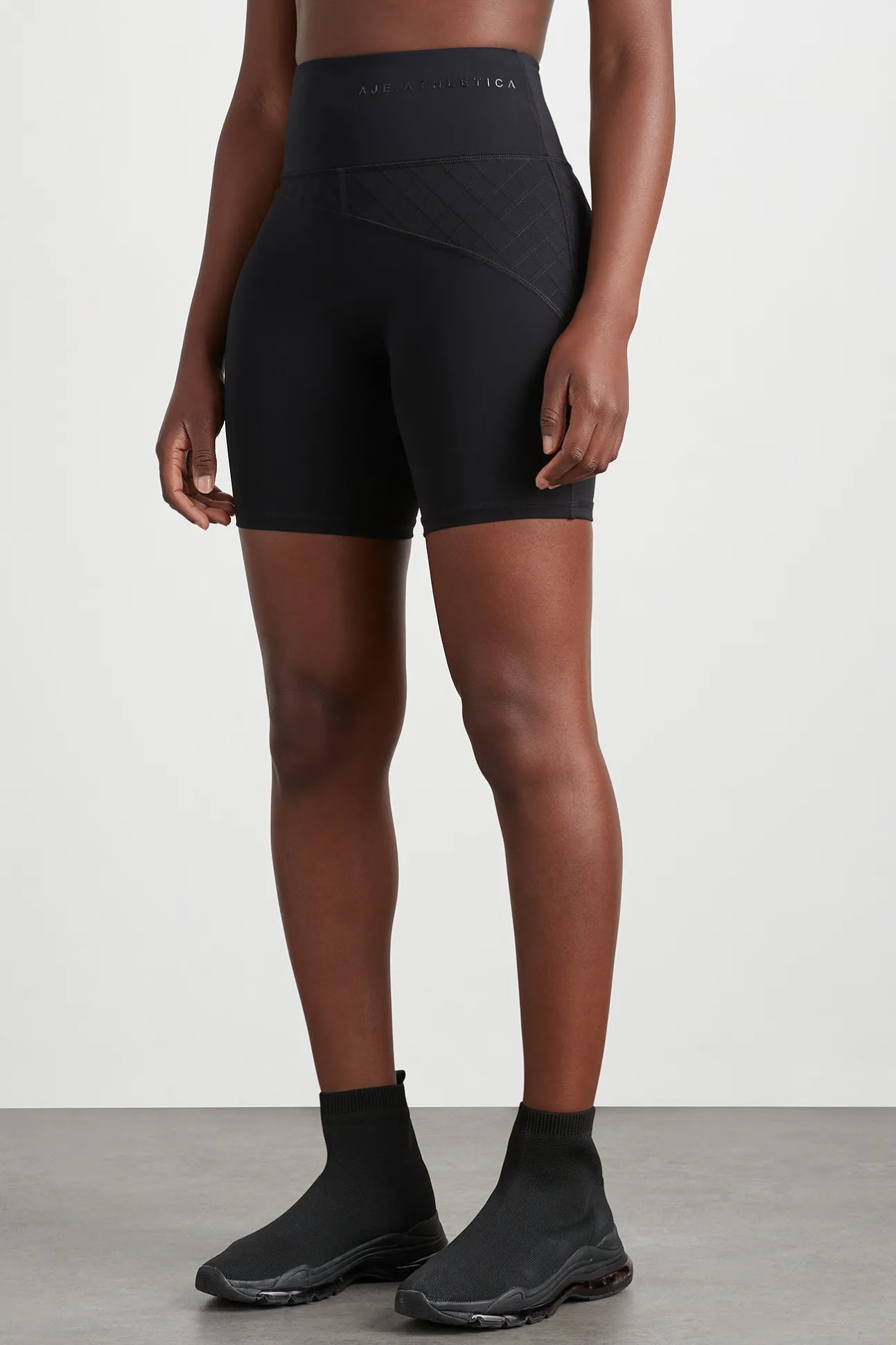 quilted_mid_length_short__2.webp Quilted Mid Length Short 629