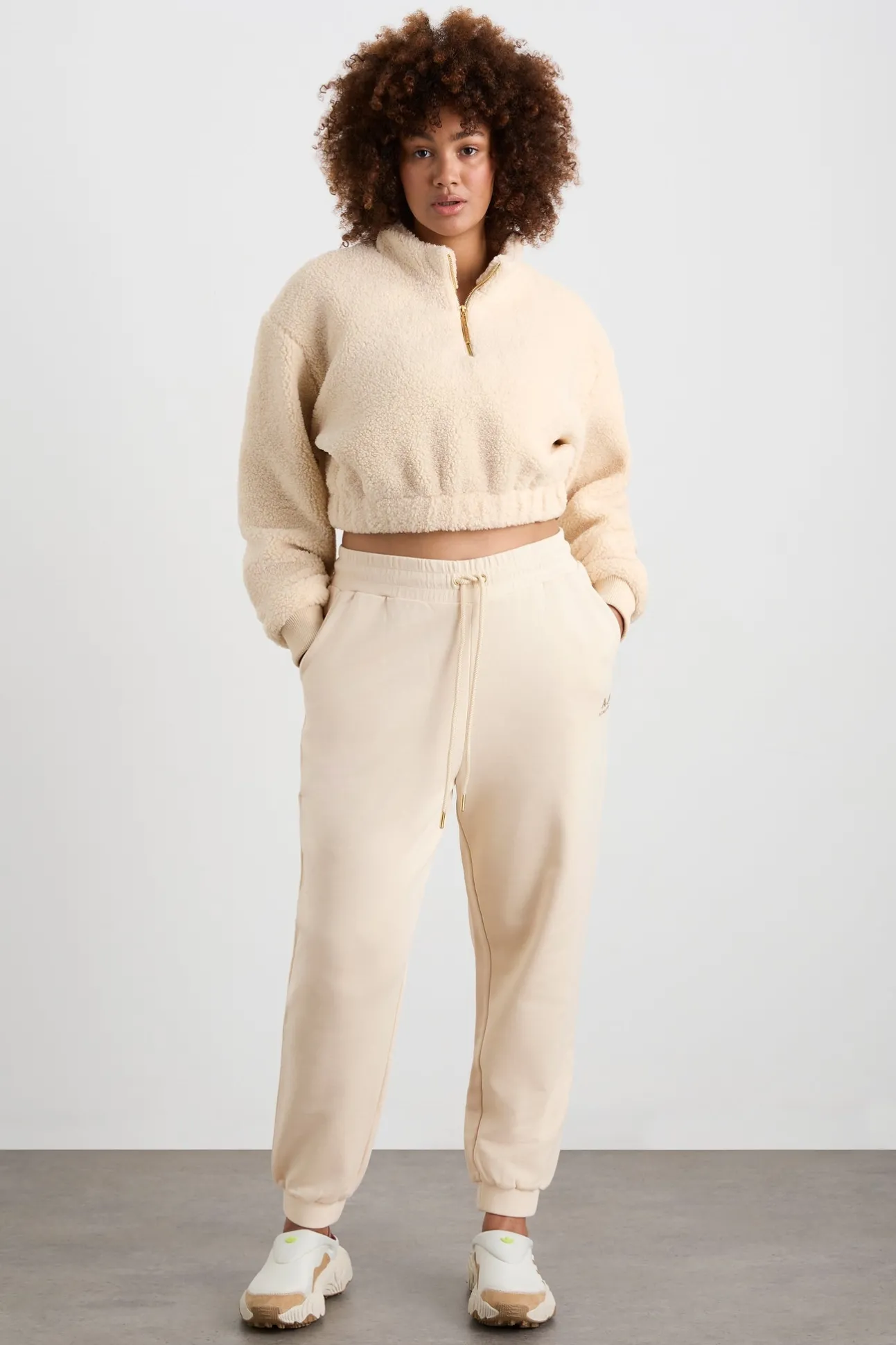 sherpa_cropped_jumper__10.webp Sherpa Cropped Jumper 435