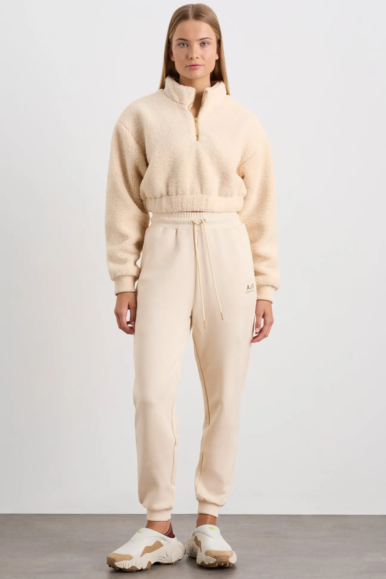sherpa_cropped_jumper__2.webp Sherpa Cropped Jumper 435