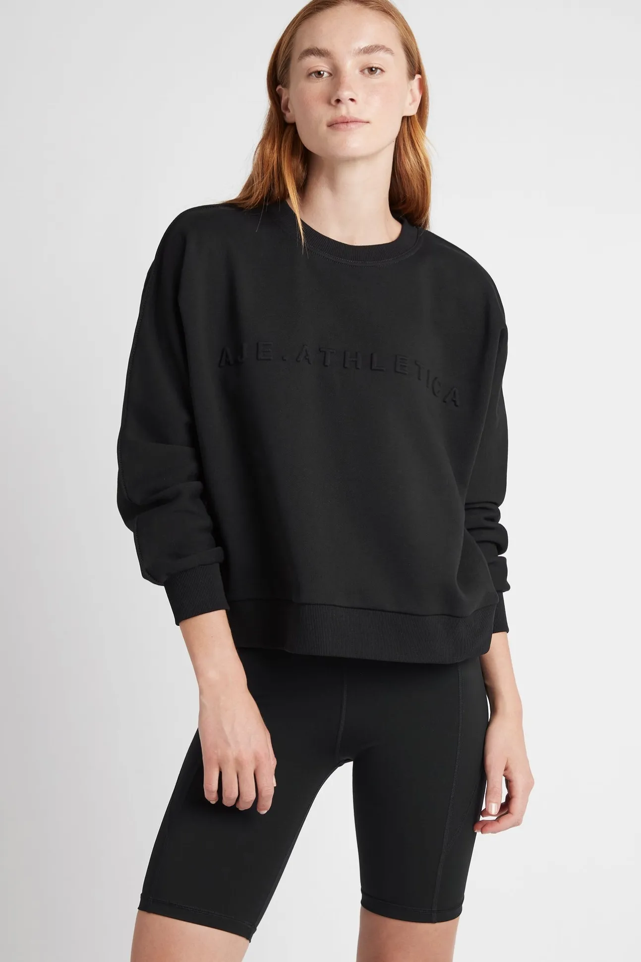 signature_embossed_logo_c_0.webp Signature Embossed Logo Crew Jumper 401