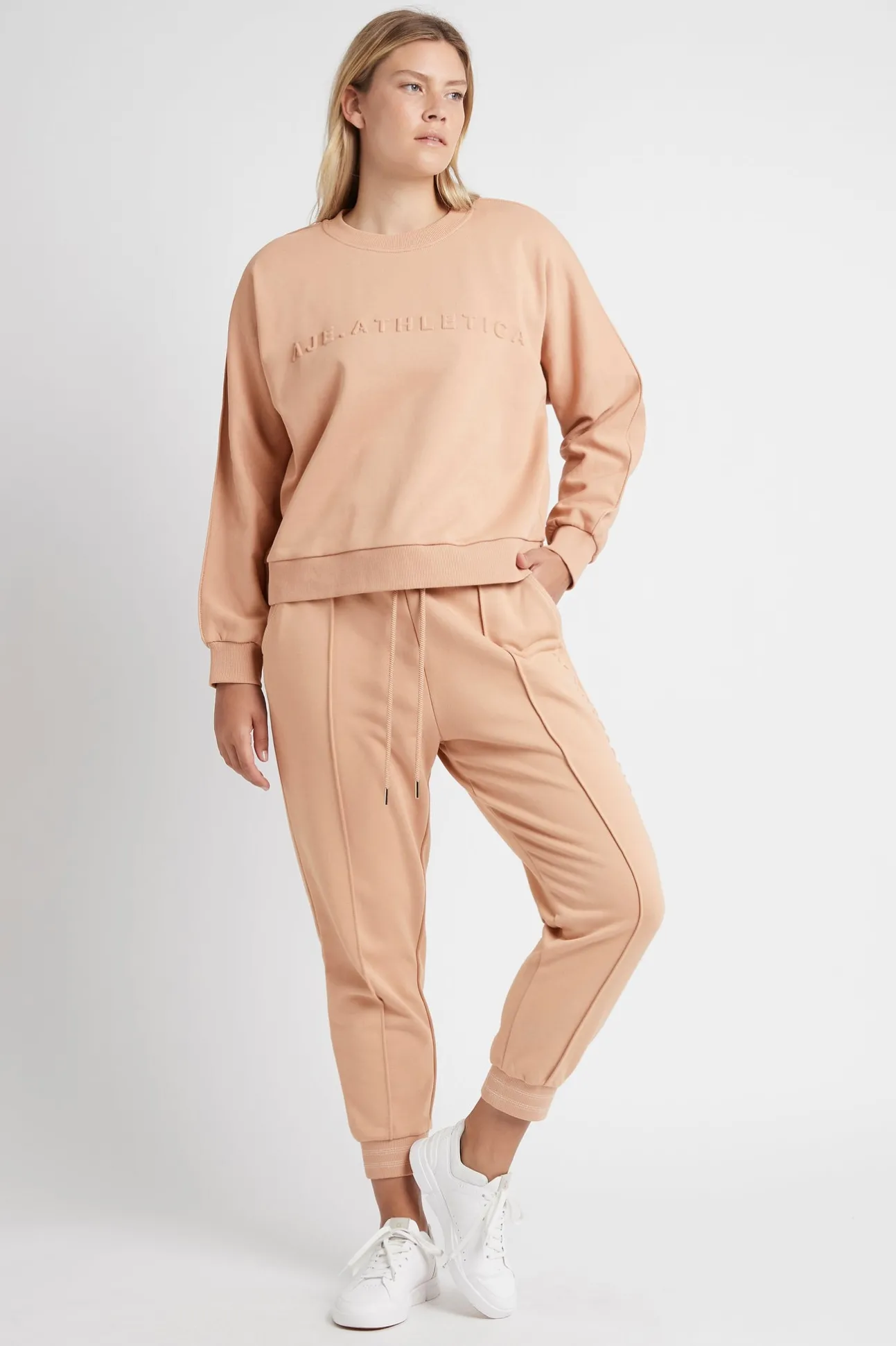 signature_embossed_logo_c_10-2.webp Signature Embossed Logo Crew Jumper 401