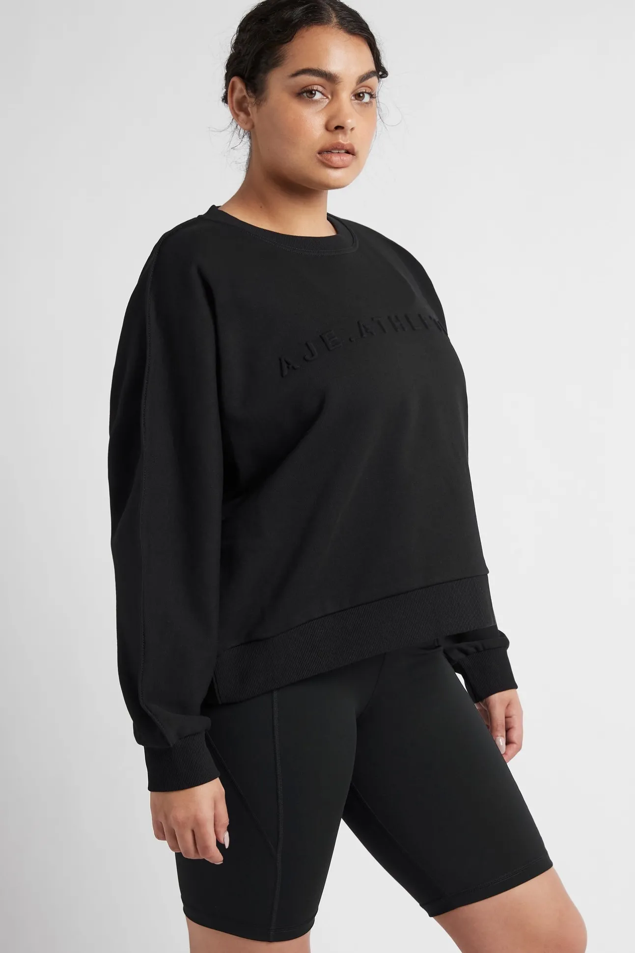 signature_embossed_logo_c_12.webp Signature Embossed Logo Crew Jumper 401