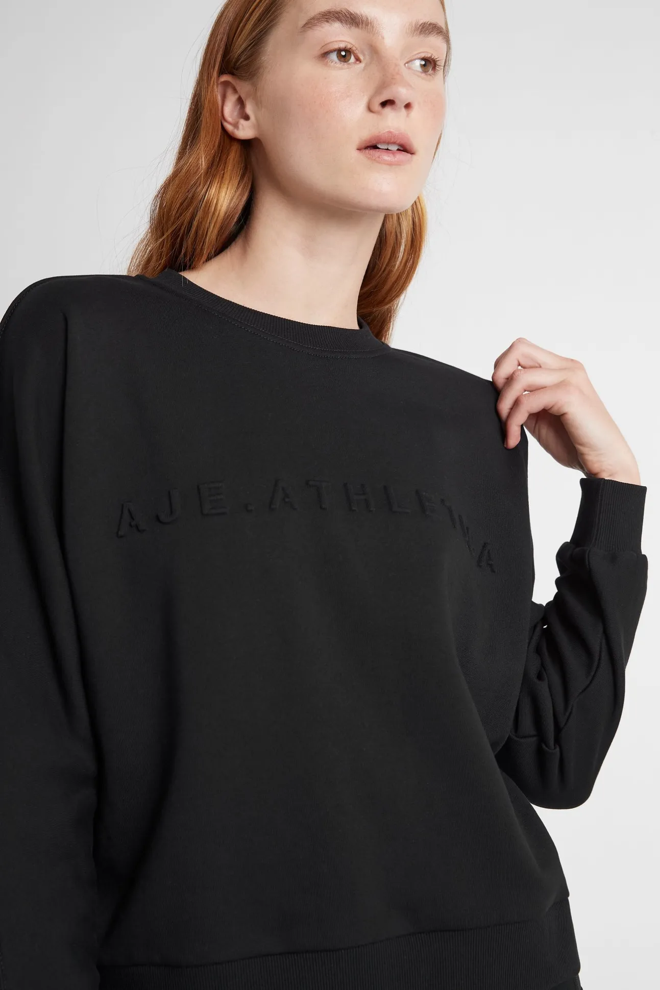 signature_embossed_logo_c_3.webp Signature Embossed Logo Crew Jumper 401