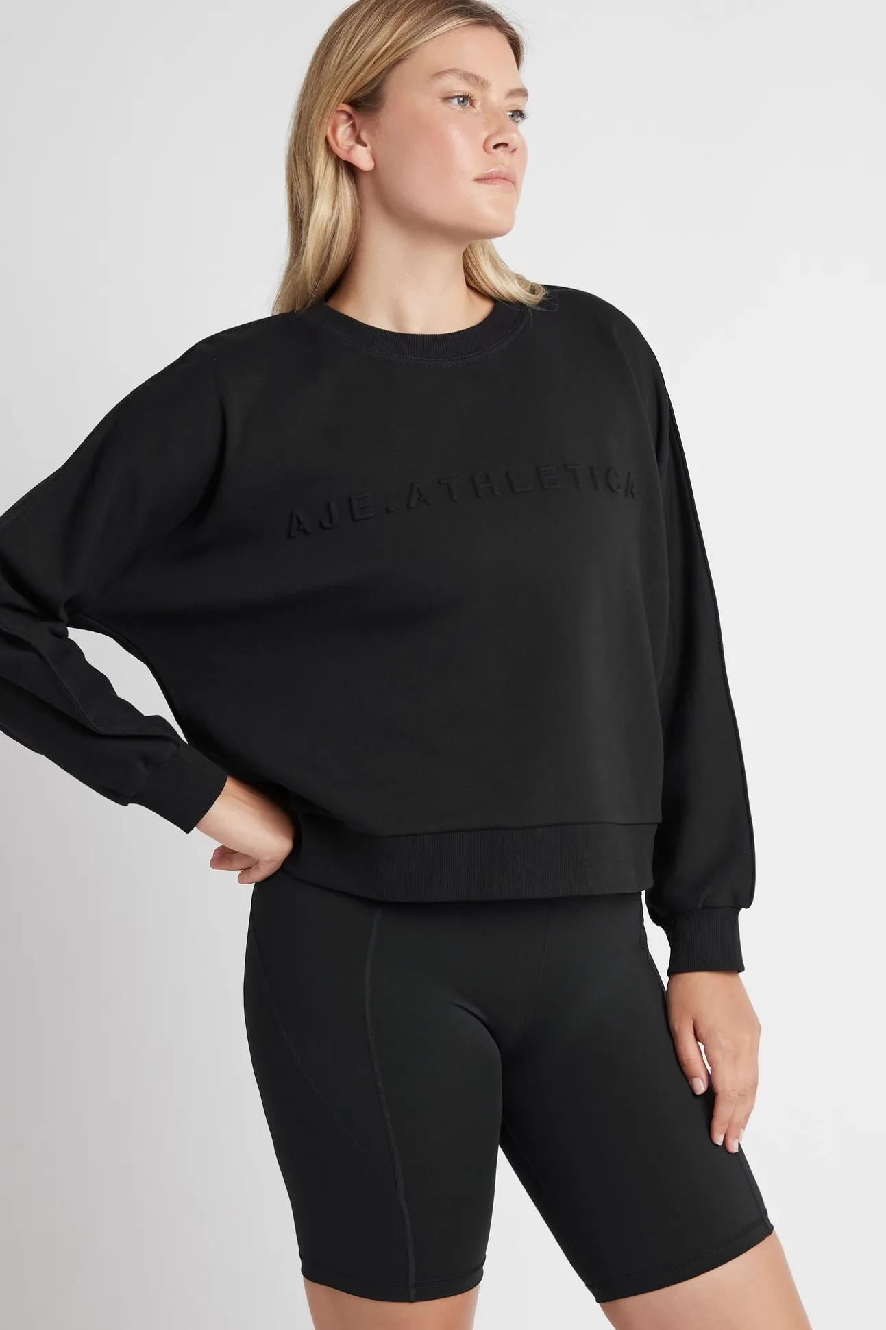 signature_embossed_logo_c_7.webp Signature Embossed Logo Crew Jumper 401
